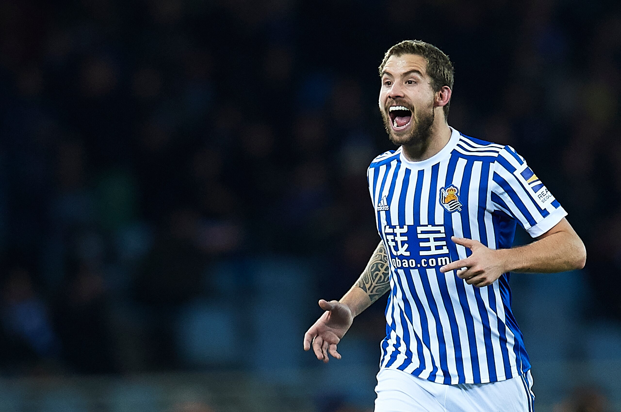 SAN SEBASTIAN, SPAIN - DECEMBER 20:  Inigo Martinez of Real Sociedad celebrates after scoring the first goal for Real Sociedad during the La Liga match between Real Sociedad and Sevilla  at Estadio de Anoeta on December 20, 2017 in San Sebastian, Spain.  