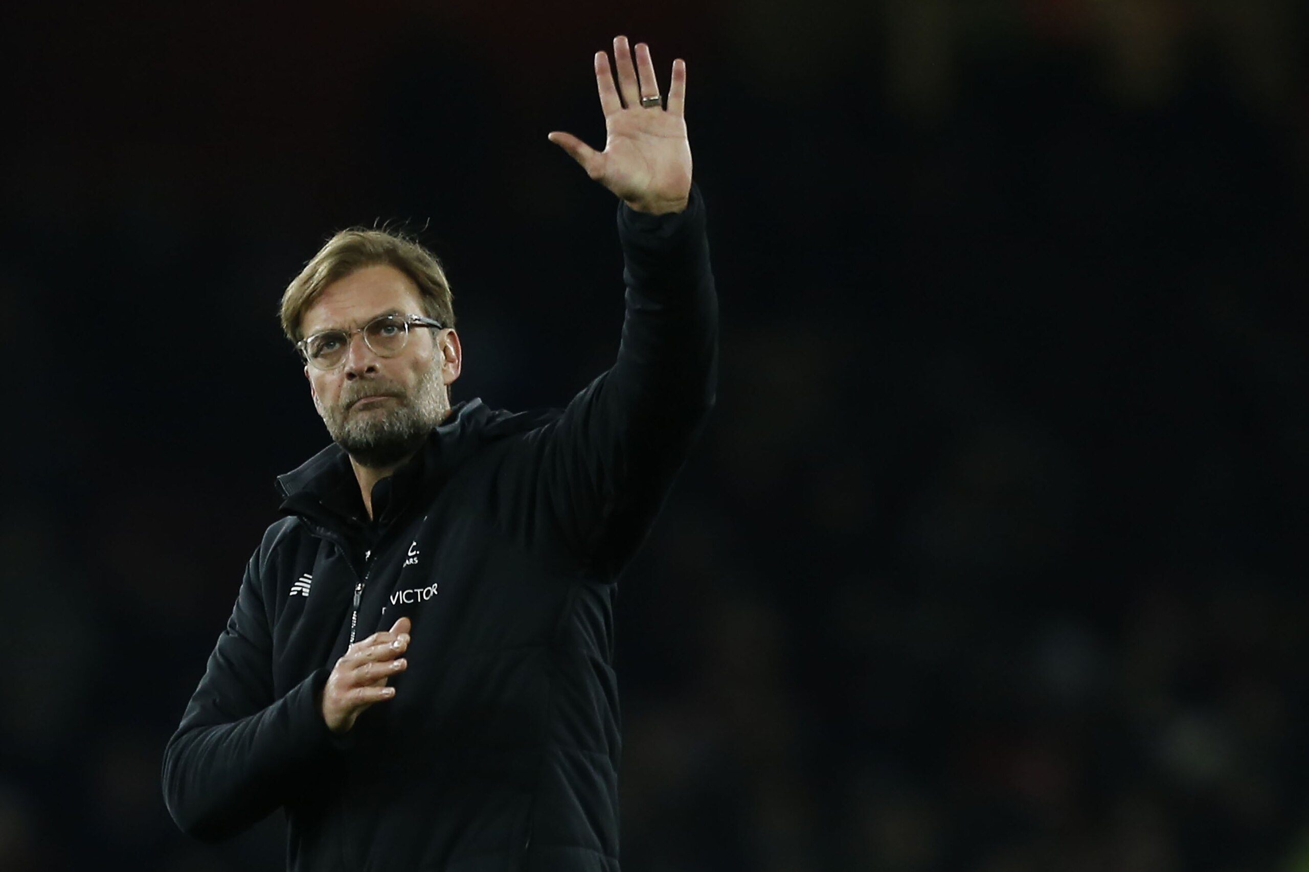 Liverpool's German manager Jurgen Klopp gestures after the English Premier League football match between Arsenal and Liverpool at the Emirates Stadium in London on December 22, 2017.  / AFP PHOTO / Ian KINGTON / RESTRICTED TO EDITORIAL USE. No use with un