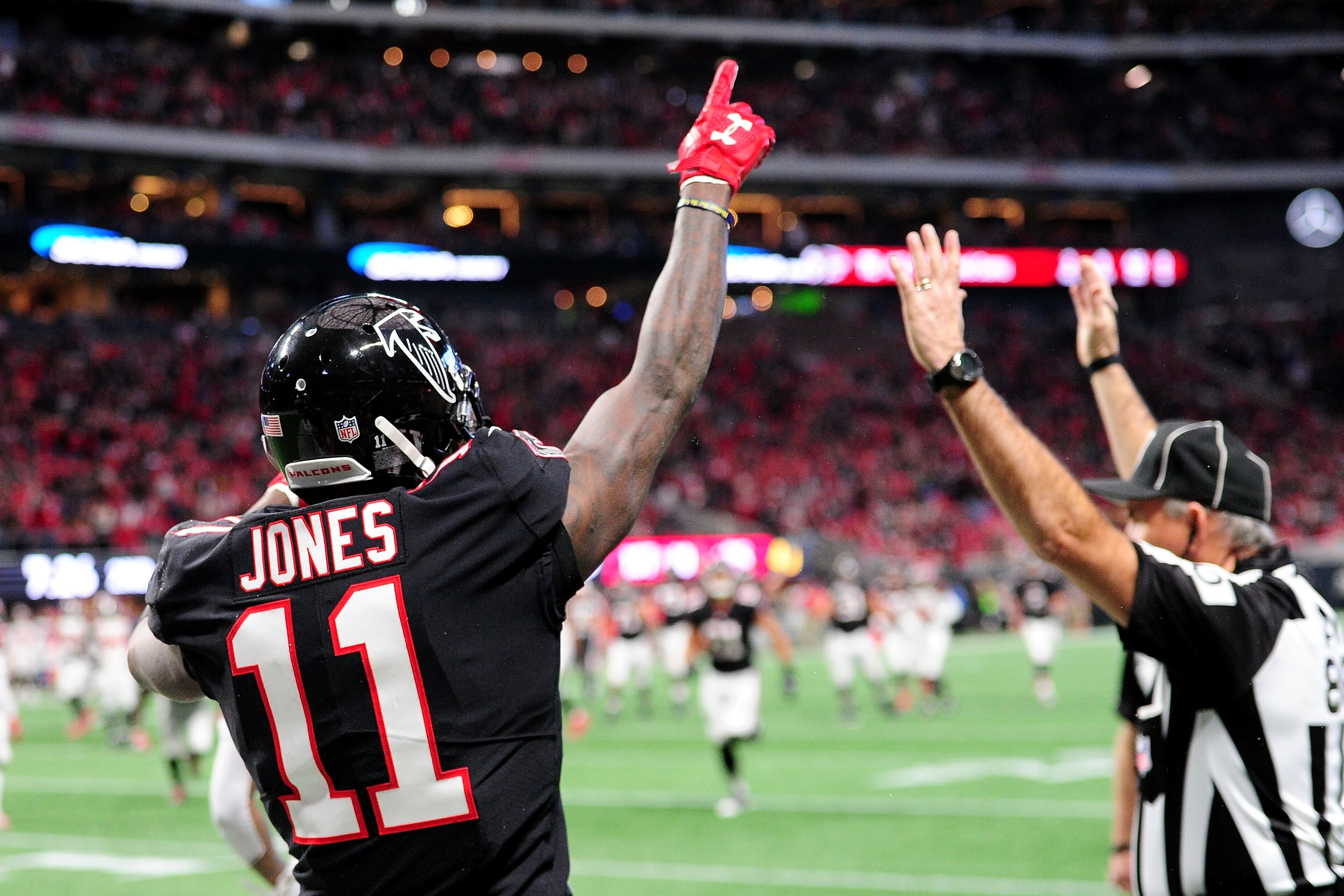 ATLANTA, GA - NOVEMBER 26: Julio Jones #11 of the Atlanta Falcons celebrates a touchdown during the first half against the Tampa Bay Buccaneers at Mercedes-Benz Stadium on November 26, 2017 in Atlanta, Georgia. (Photo by Scott Cunningham/Getty Images) ATLANTA, GA - NOVEMBER 26: Julio Jones #11 of the Atlanta Falcons celebrates a touchdown during the first half against the Tampa Bay Buccaneers at Mercedes-Benz Stadium on November 26, 2017 in Atlanta, Georgia. (Photo by Scott Cunningham/Getty Images)