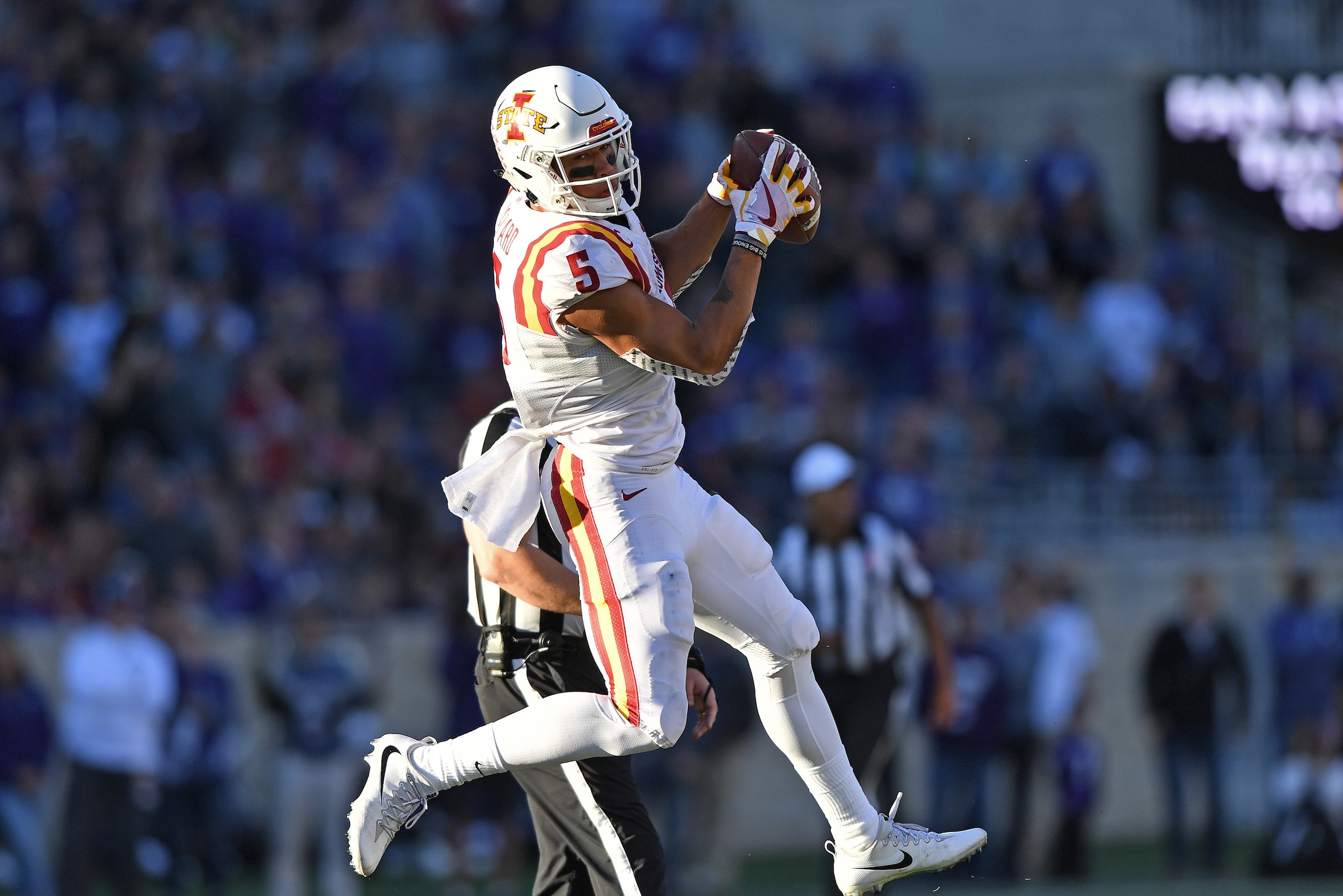 MANHATTAN, KS - NOVEMBER 25: Wide receiver Allen Lazard #5 of the Iowa State Cyclones catches a pass for a first down against the Kansas State Wildcats during the first half on November 25, 2017 at Bill Snyder Family Stadium in Manhattan, Kansas. (Photo MANHATTAN, KS - NOVEMBER 25: Wide receiver Allen Lazard #5 of the Iowa State Cyclones catches a pass for a first down against the Kansas State Wildcats during the first half on November 25, 2017 at Bill Snyder Family Stadium in Manhattan, Kansas. (Photo