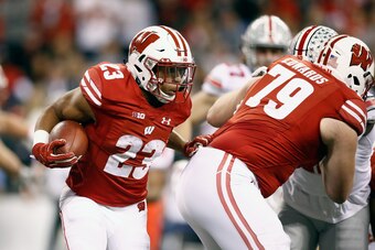 INDIANAPOLIS, IN - DECEMBER 02:  Running back Jonathan Taylor #23 of the Wisconsin Badgers runs the ball against the Ohio State Buckeyes during the Big Ten Championship game at Lucas Oil Stadium on December 2, 2017 in Indianapolis, Indiana.  (Photo by And