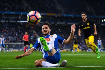 BARCELONA, SPAIN - APRIL 22: Aaron Martin of RCD Espanyol runs for the ball during the La Liga match between RCD Espanyol and Club Atletico de Madrid at the Cornella - El Prat stadium on April 22, 2017 in Barcelona, Spain.  (Photo by David Ramos/Getty Ima
