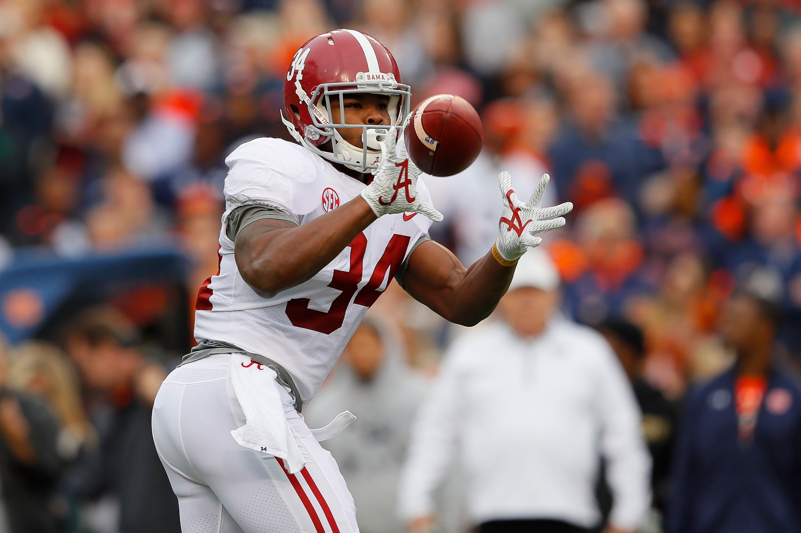 AUBURN, AL - NOVEMBER 25: Damien Harris #34 of the Alabama Crimson Tide catches a pass during the first quarter against the Auburn Tigers at Jordan Hare Stadium on November 25, 2017 in Auburn, Alabama. (Photo by Kevin C. Cox/Getty Images) AUBURN, AL - NOVEMBER 25: Damien Harris #34 of the Alabama Crimson Tide catches a pass during the first quarter against the Auburn Tigers at Jordan Hare Stadium on November 25, 2017 in Auburn, Alabama. (Photo by Kevin C. Cox/Getty Images)
