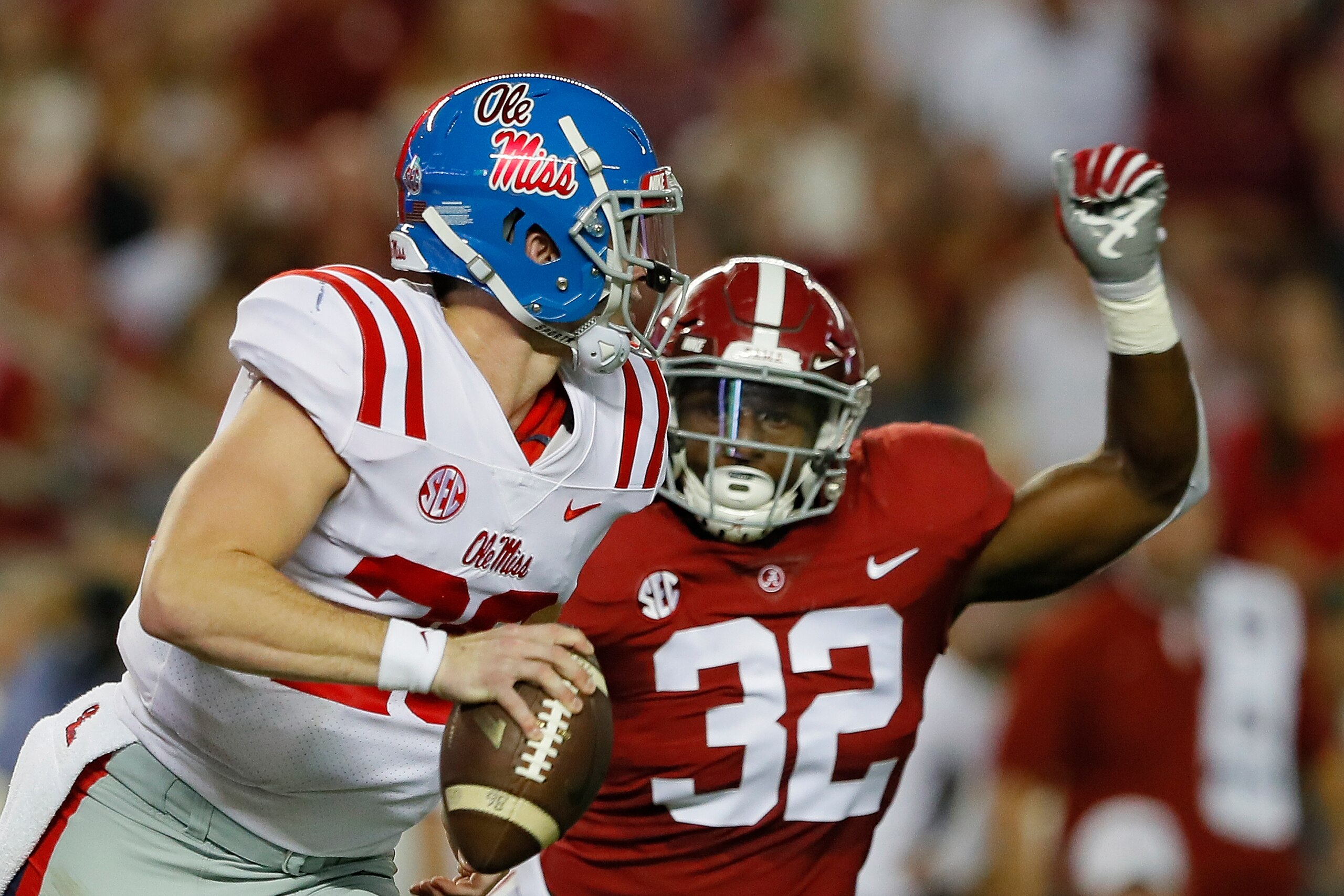 TUSCALOOSA, AL - SEPTEMBER 30:  Shea Patterson #20 of the Mississippi Rebels rushes away from Rashaan Evans #32 of the Alabama Crimson Tide at Bryant-Denny Stadium on September 30, 2017 in Tuscaloosa, Alabama.  (Photo by Kevin C. Cox/Getty Images)