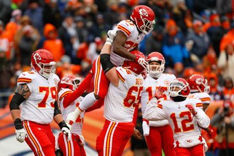 DENVER, CO - DECEMBER 31:  Running back Kareem Hunt #27 of the Kansas City Chiefs celebrates his first-quarter touchdown with offensive tackle Jordan Devey #65, offensive guard Parker Ehinger #79, wide receiver De'Anthony Thomas #13, quarterback Patrick M