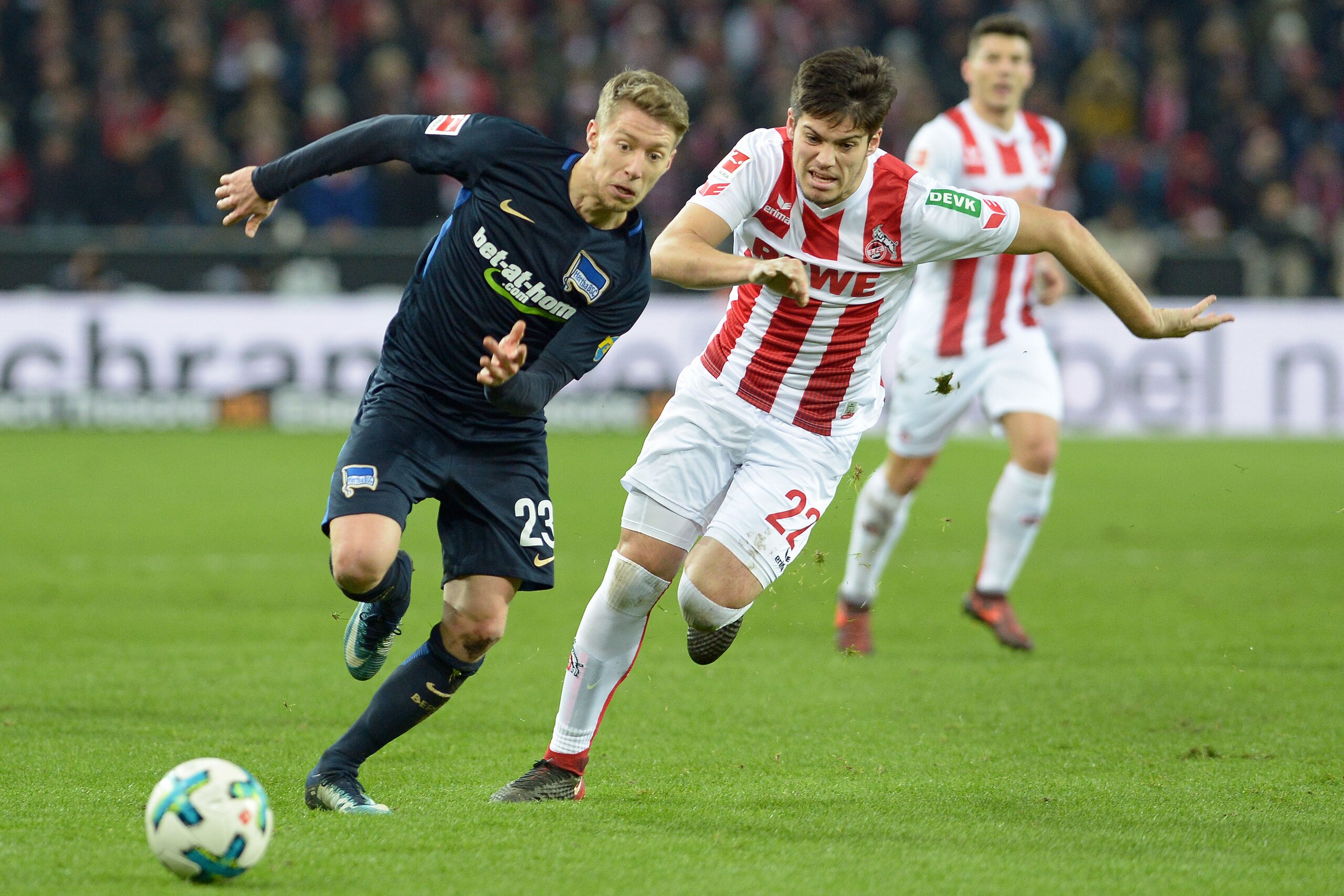 COLOGNE, GERMANY - NOVEMBER 26: Mitchell Weiser, Jorge Mere of Koeln battle for the ball during the Bundesliga match between 1. FC Koeln and Hertha BSC at RheinEnergieStadion on November 26, 2017 in Cologne, Germany. (Photo by TF-Images/TF-Images via Gett