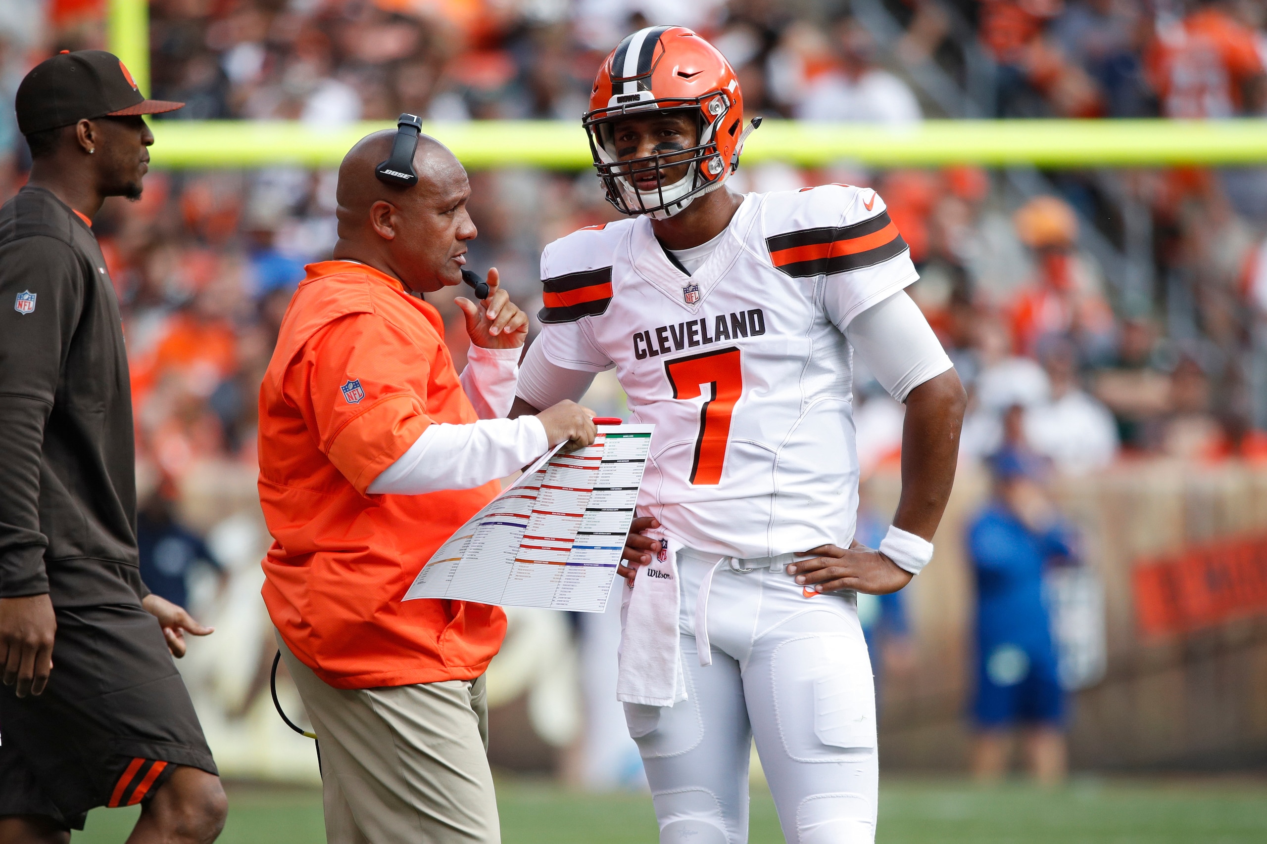 CLEVELAND, OH - OCTOBER 08: Head coach Hue Jackson of the Cleveland Browns talks to quarterback DeShone Kizer #7 during a game against the New York Jets at FirstEnergy Stadium on October 8, 2017 in Cleveland, Ohio. The Jets defeated the Browns 17-14. (Pho