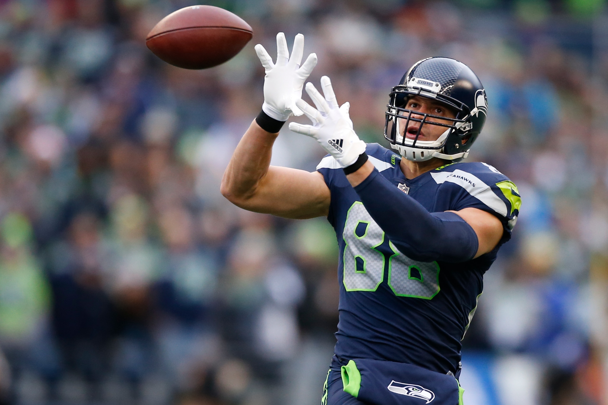 SEATTLE, WA - DECEMBER 17:  Tight end Jimmy Graham #88 of the Seattle Seahawks makes a reception against the Los Angeles Rams during the 2nd quarter of the game at CenturyLink Field on December 17, 2017 in Seattle, Washington.  (Photo by Otto Greule Jr /G