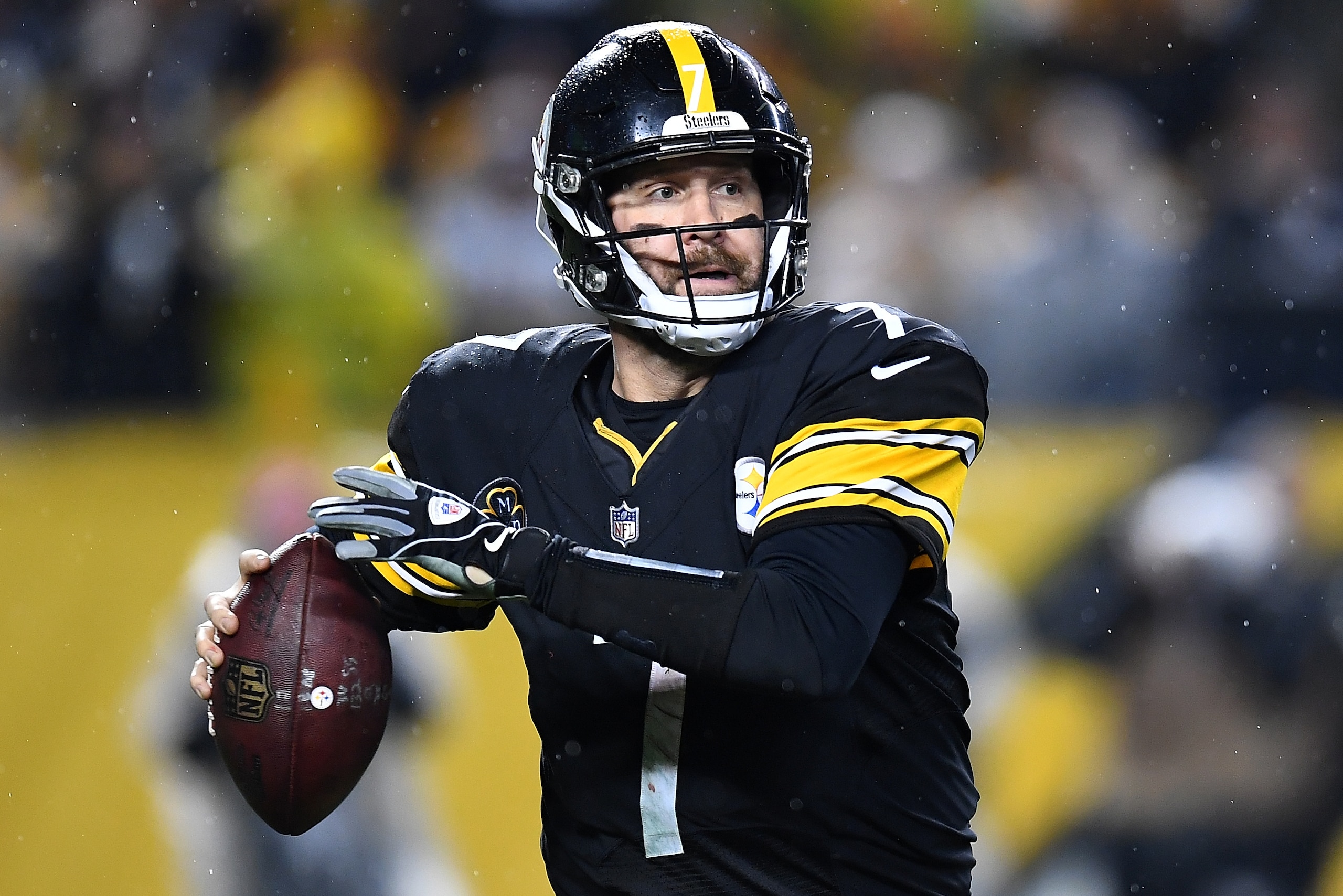 PITTSBURGH, PA - DECEMBER 17:  Ben Roethlisberger #7 of the Pittsburgh Steelers in action during the game against the New England Patriots at Heinz Field on December 17, 2017 in Pittsburgh, Pennsylvania. (Photo by Joe Sargent/Getty Images) *** Local Capti