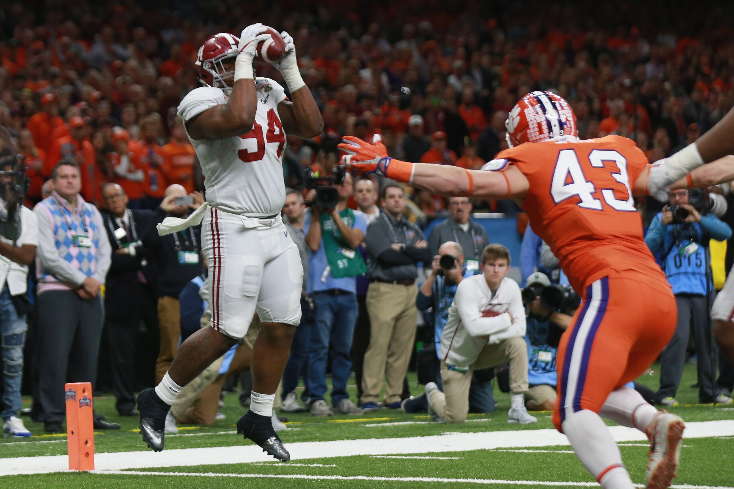 NEW ORLEANS, LA - JANUARY 01: Da'Ron Payne #94 of the Alabama Crimson Tide catches the ball for a touchdown as Chad Smith #43 of the Clemson Tigers defends in the second half of the AllState Sugar Bowl at the Mercedes-Benz Superdome on January 1, 2018 in 