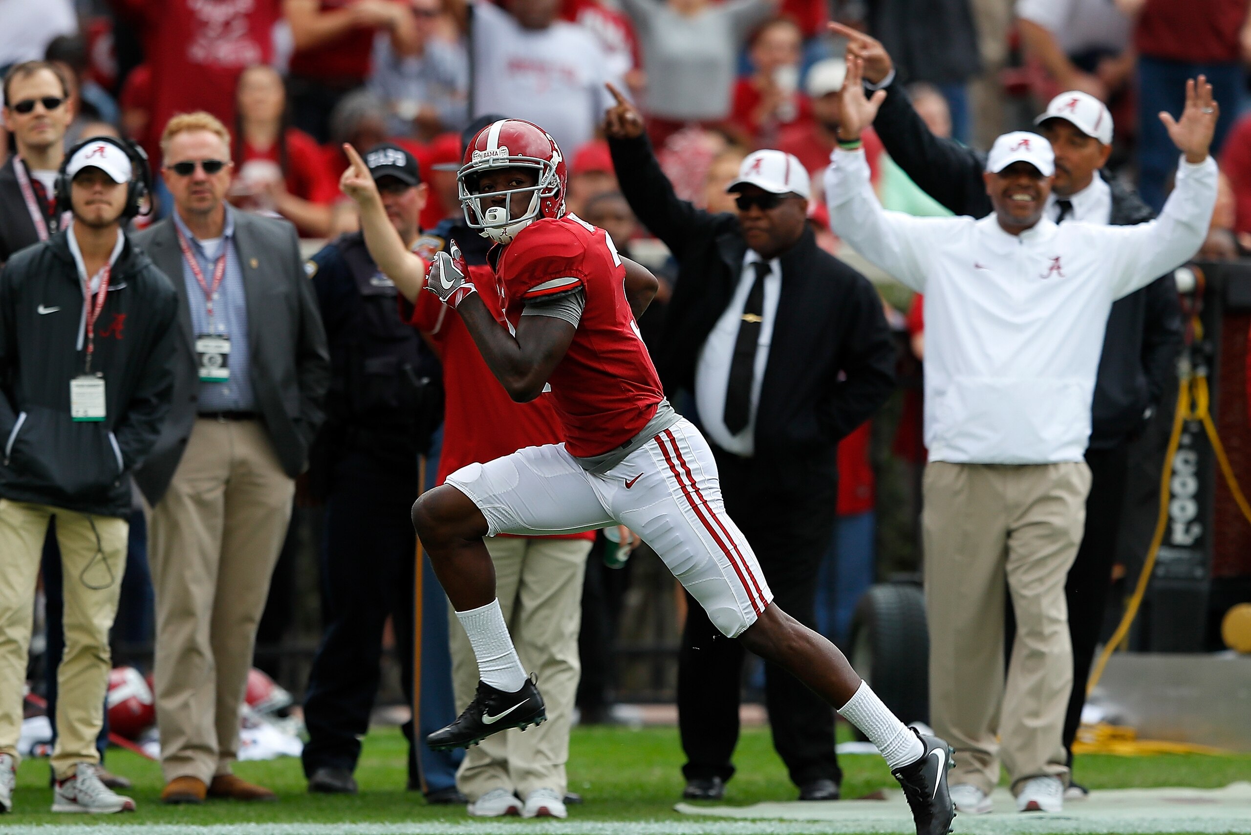 TUSCALOOSA, AL - NOVEMBER 18:  Calvin Ridley #3 of the Alabama Crimson Tide runs this reception in for a touchdown against the Mercer Bears at Bryant-Denny Stadium on November 18, 2017 in Tuscaloosa, Alabama.  (Photo by Kevin C. Cox/Getty Images)