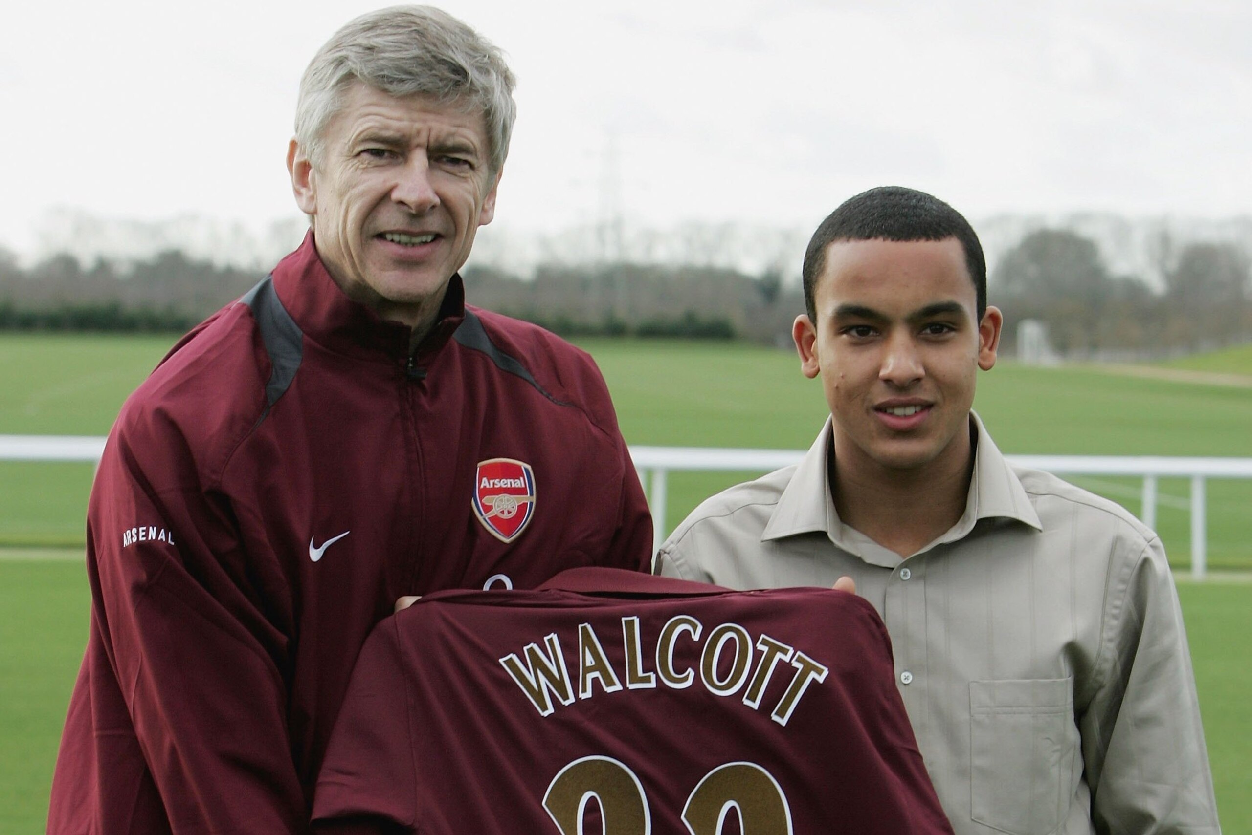 LONDON - JANUARY 20: Arsenal Manager Arsene Wenger and new signing Theo Walcott, 16, pose for the media at the Arsenal training ground on January 20, 2006 in London, England. (Photo by Mark Thompson/Getty Images)