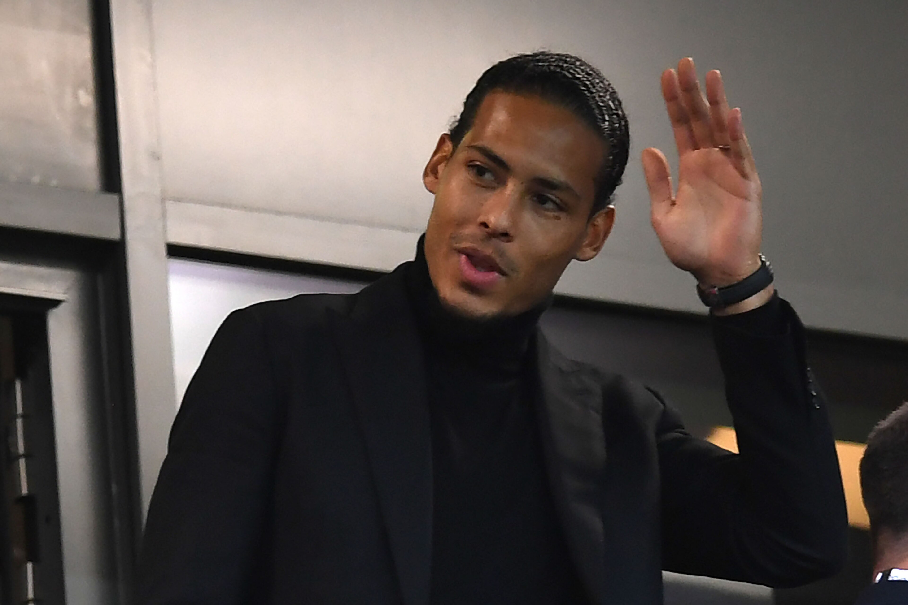 Liverpool's new defender Virgil van Dijk gestures before the English Premier League football match between Liverpool and Leicester at Anfield in Liverpool, north west England on December 30, 2017. / AFP PHOTO / Paul ELLIS / RESTRICTED TO EDITORIAL USE. No Liverpool's new defender Virgil van Dijk gestures before the English Premier League football match between Liverpool and Leicester at Anfield in Liverpool, north west England on December 30, 2017. / AFP PHOTO / Paul ELLIS / RESTRICTED TO EDITORIAL USE. No
