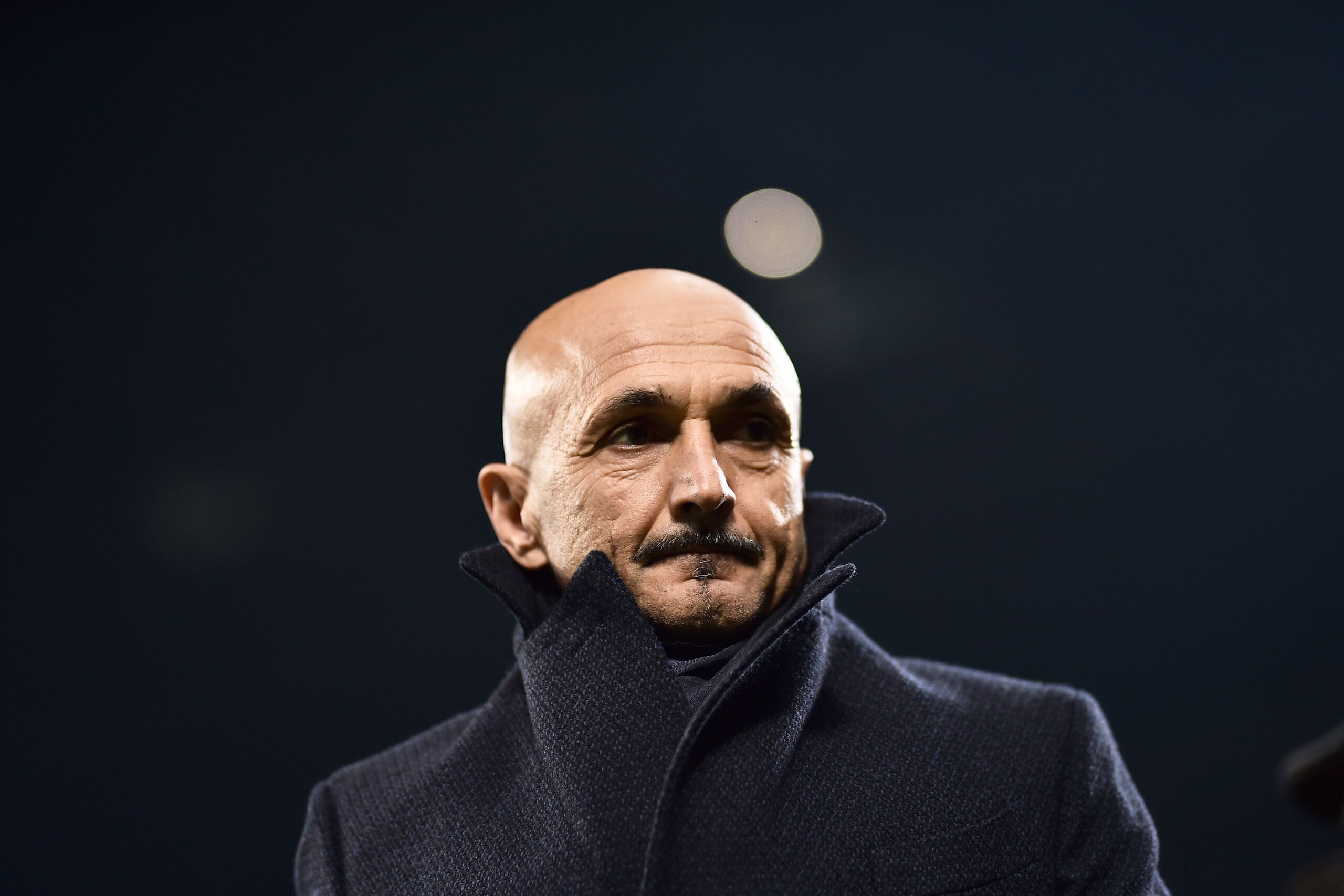 Inter Milan's coach Luciano Spalletti from Italy looks on during the Italian Serie A football match Inter Milan Vs Lazio on December 30, 2017 at the 'San Siro Stadium' in Milan. / AFP PHOTO / MARCO BERTORELLO        (Photo credit should read MARCO BERTORE