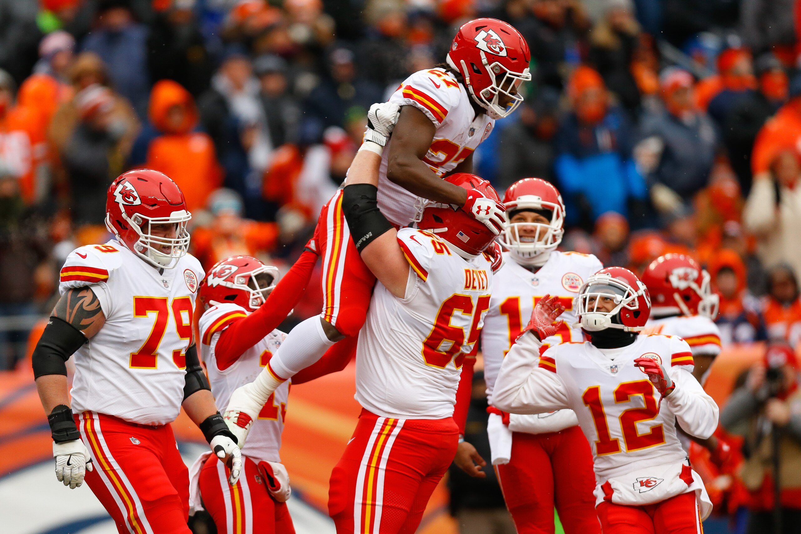 DENVER, CO - DECEMBER 31:  Running back Kareem Hunt #27 of the Kansas City Chiefs celebrates his first-quarter touchdown with offensive tackle Jordan Devey #65, offensive guard Parker Ehinger #79, wide receiver De'Anthony Thomas #13, quarterback Patrick M