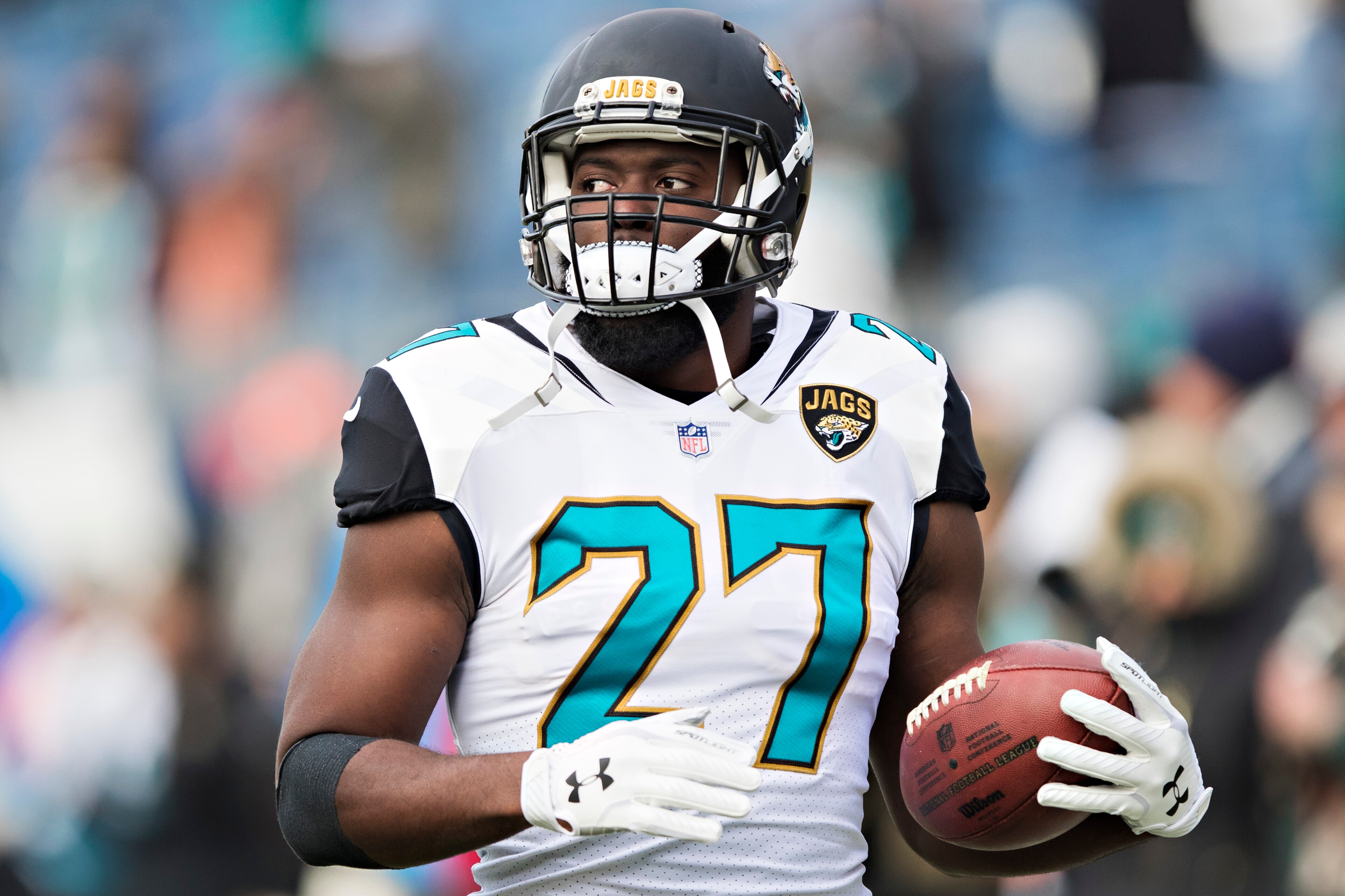 NASHVILLE, TN - DECEMBER 31:  Leonard Fournette #27 of the Jacksonville Jaguars warms up before a game against the Tennessee Titans at Nissan Stadium on December 31, 2017 in Nashville, Tennessee.  The Titans defeated the Jaguars 15-10.  (Photo by Wesley H