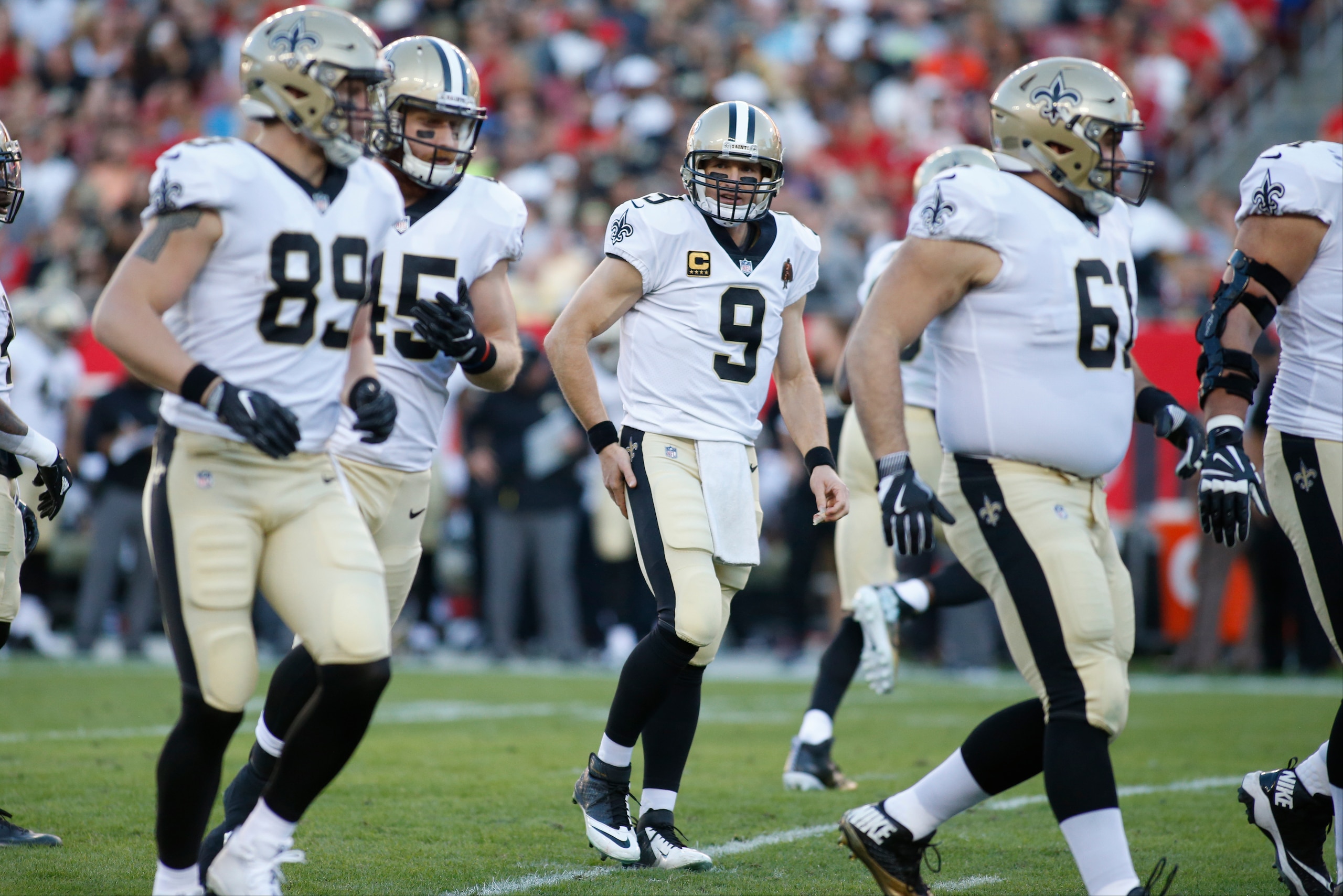 TAMPA, FL - DECEMBER 31:  Quarterback Drew Brees #9 of the New Orleans Saints controls the offense during the first quarter of an NFL football game against the Tampa Bay Buccaneers on December 31, 2017 at Raymond James Stadium in Tampa, Florida. (Photo by