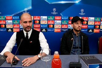 Manchester City's Spanish coach Pep Guardiola (L) and Manchester City's Spanish midfielder David Silva give a press conference on the eve of the UEFA Champions League football match Napoli vs Manchester City, on October 31, 2017 in Naples. / AFP PHOTO / C
