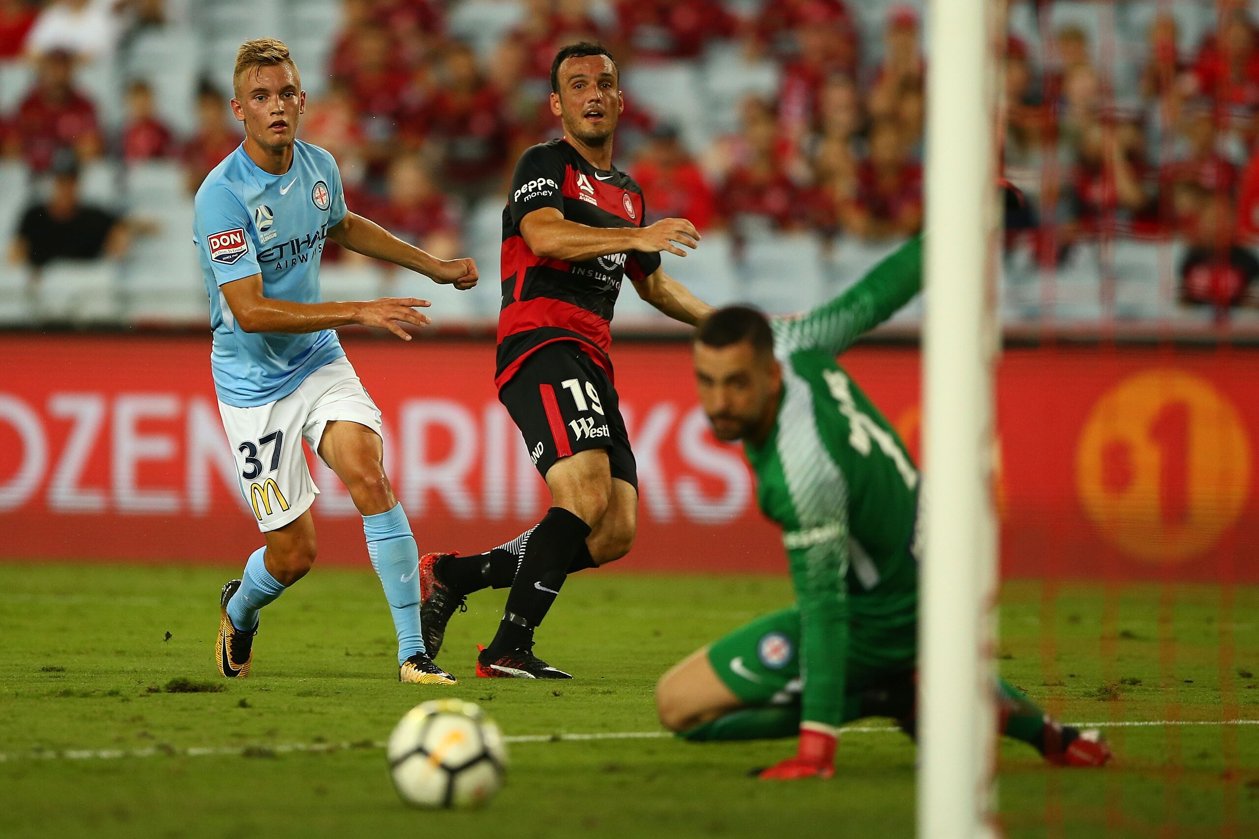 SYDNEY, AUSTRALIA - JANUARY 01:  Mark Bridge of the Wanderers kicks the ball to score a goal during the round 13 A-League match between the Western Sydney Wanderers and Melbourne City at ANZ Stadium on January 1, 2018 in Sydney, Australia.  (Photo by Matt