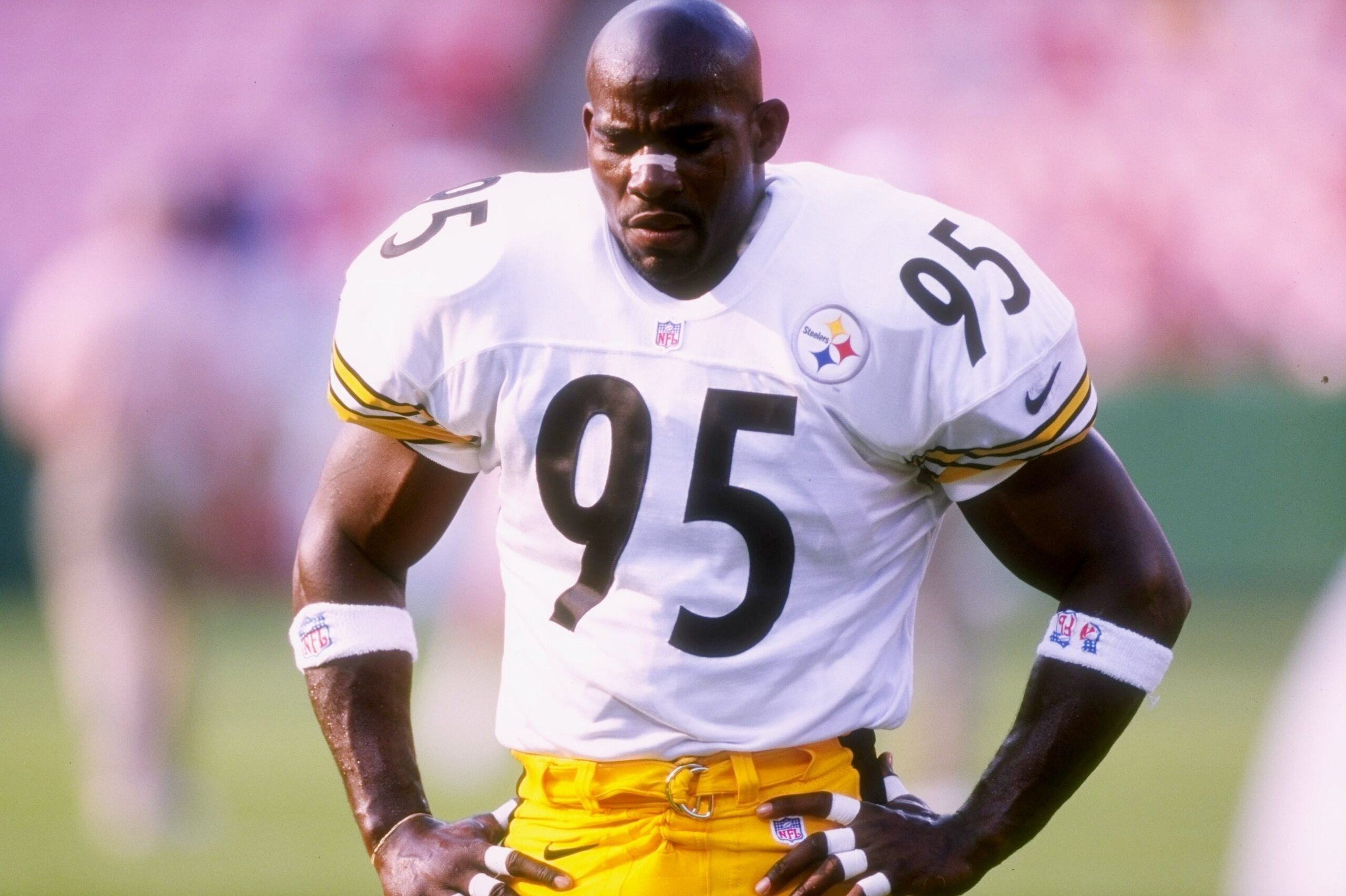 2 Aug 1997:  Defensive end Greg Lloyd #95 of the Pittsburgh Steelers during the Steelers 28-14 win over the Kansas City Chiefs at Arrowhead Stadium in Kansas City, Missouri. Mandatory Credit: Stephen Dunn  /Allsport
