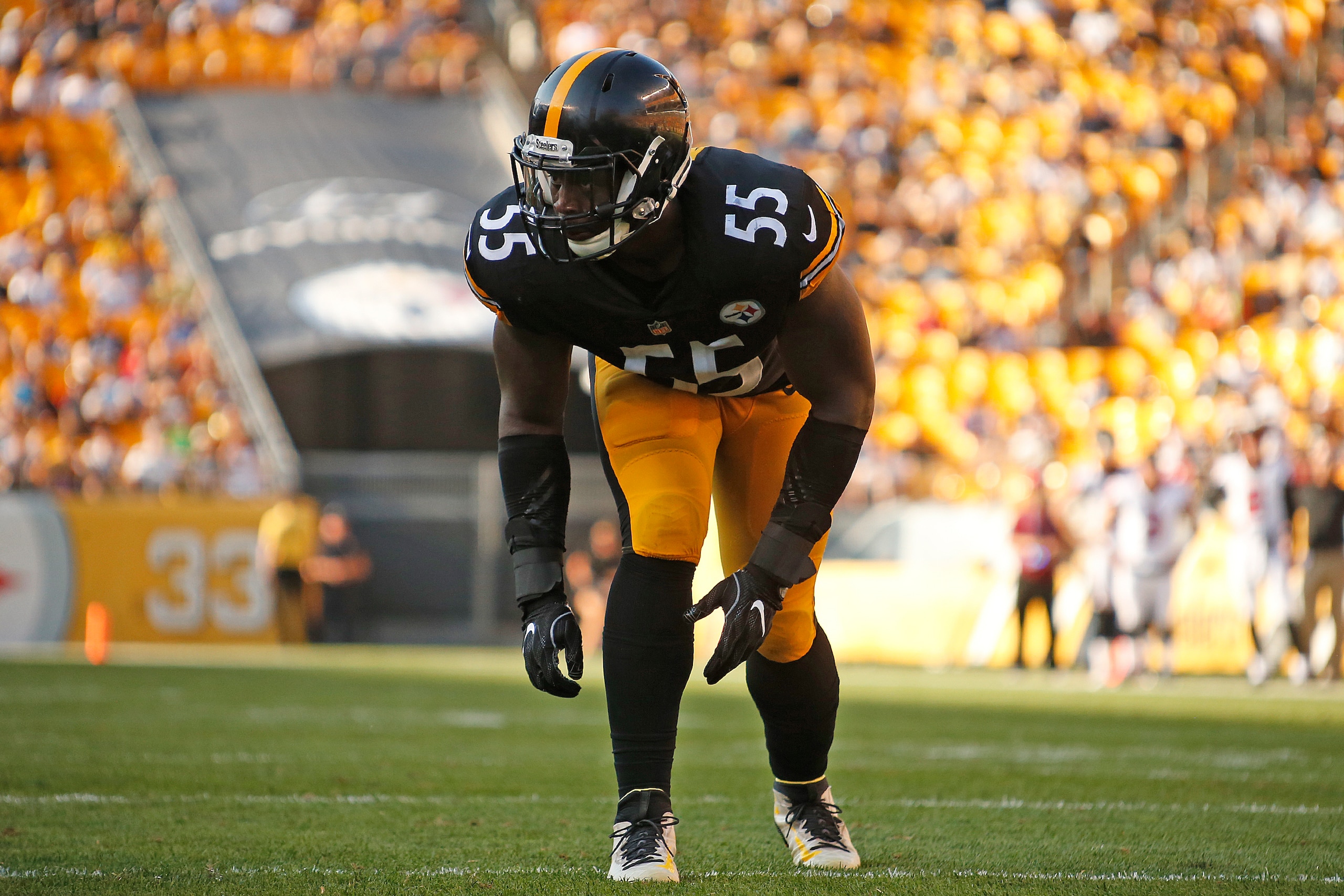 PITTSBURGH, PA - AUGUST 20:  Arthur Moats #55 of the Pittsburgh Steelers in action during a preseason game against the Atlanta Falcons at Heinz Field on August 20, 2017 in Pittsburgh, Pennsylvania.  (Photo by Justin K. Aller/Getty Images)