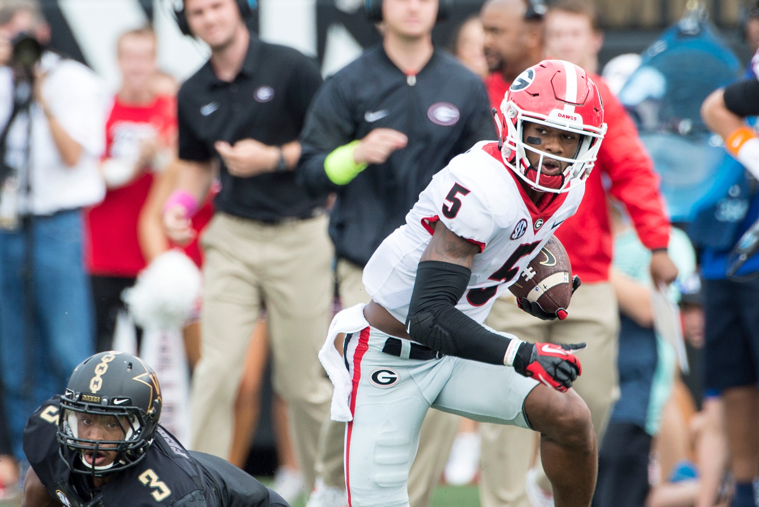 NASHVILLE, TN - OCTOBER 07:  Wide receiver Terry Godwin #5 of the Georgia Bulldogs carries the ball during a game against the Vanderbilt Commodores at Vanderbilt Stadium on October 7, 2017 in Nashville, Tennessee.  (Photo by Ronald C. Modra/Sports Imagery