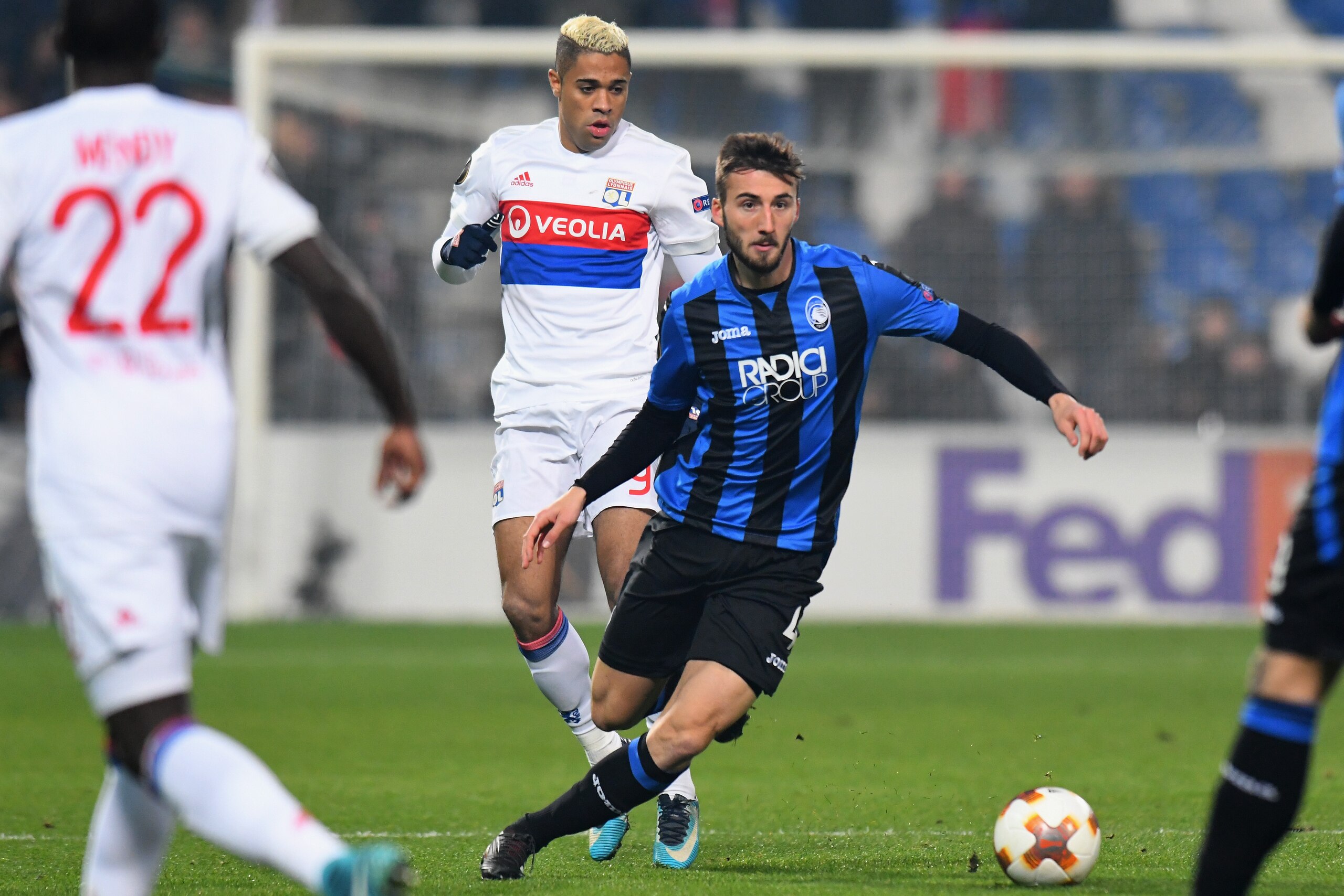 REGGIO NELL'EMILIA, ITALY - DECEMBER 07: Bryan Cristante of Atalanta in action during the UEFA Europa League group E match between Atalanta and Olympique Lyon at Mapei Stadium - Citta' del Tricolore on December 7, 2017 in Reggio nell'Emilia, Italy.  (Phot