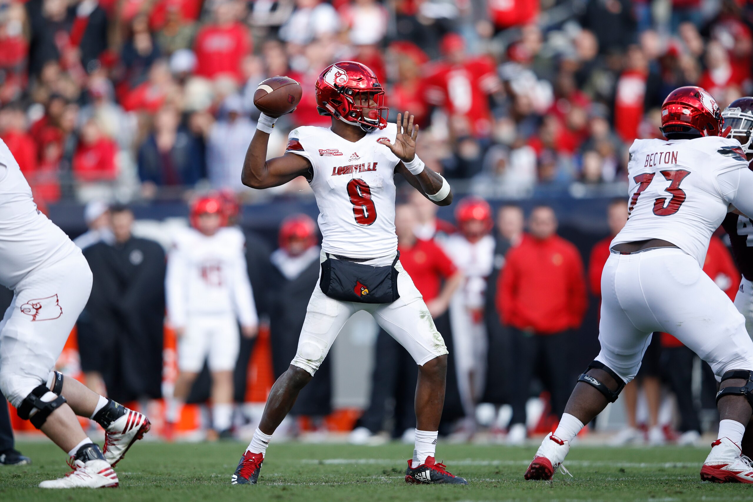 JACKSONVILLE, FL - DECEMBER 30: Lamar Jackson #8 of the Louisville Cardinals looks to pass against the Mississippi State Bulldogs during the TaxSlayer Bowl at EverBank Field on December 30, 2017 in Jacksonville, Florida. The Bulldogs won 31-27. (Photo by JACKSONVILLE, FL - DECEMBER 30: Lamar Jackson #8 of the Louisville Cardinals looks to pass against the Mississippi State Bulldogs during the TaxSlayer Bowl at EverBank Field on December 30, 2017 in Jacksonville, Florida. The Bulldogs won 31-27. (Photo by