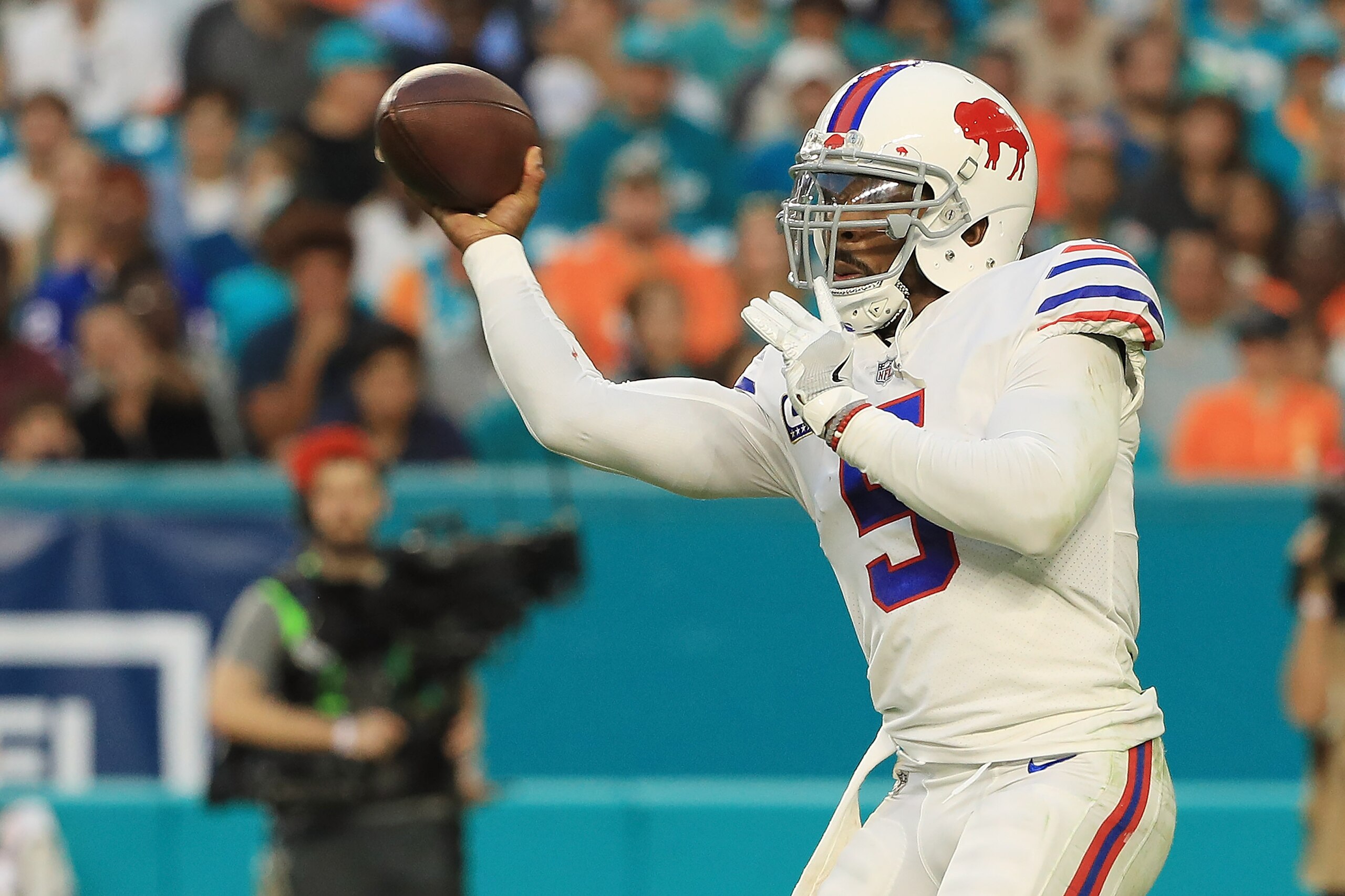 MIAMI GARDENS, FL - DECEMBER 31: Tyrod Taylor #5 of the Buffalo Bills passes during the second quarter against the Miami Dolphins at Hard Rock Stadium on December 31, 2017 in Miami Gardens, Florida. (Photo by Mike Ehrmann/Getty Images) MIAMI GARDENS, FL - DECEMBER 31: Tyrod Taylor #5 of the Buffalo Bills passes during the second quarter against the Miami Dolphins at Hard Rock Stadium on December 31, 2017 in Miami Gardens, Florida. (Photo by Mike Ehrmann/Getty Images)