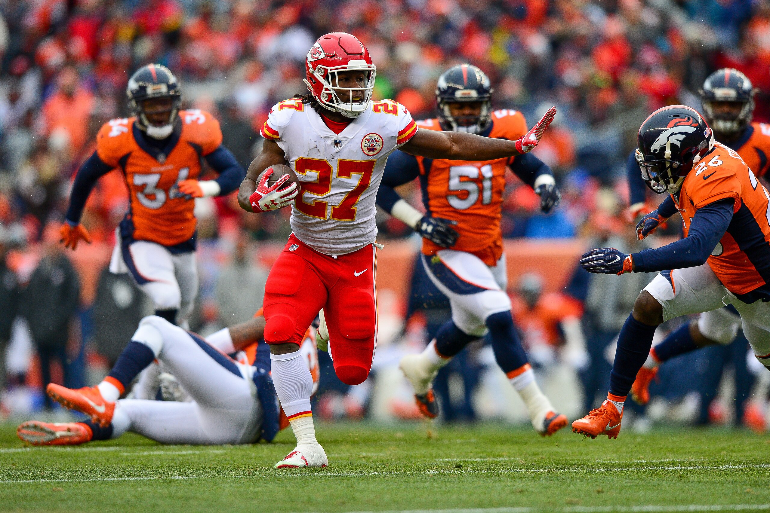 DENVER, CO - DECEMBER 31:  Running back Kareem Hunt #27 of the Kansas City Chiefs breaks away for a first quarter touchdown run against the Denver Broncos at Sports Authority Field at Mile High on December 31, 2017 in Denver, Colorado. (Photo by Dustin Br