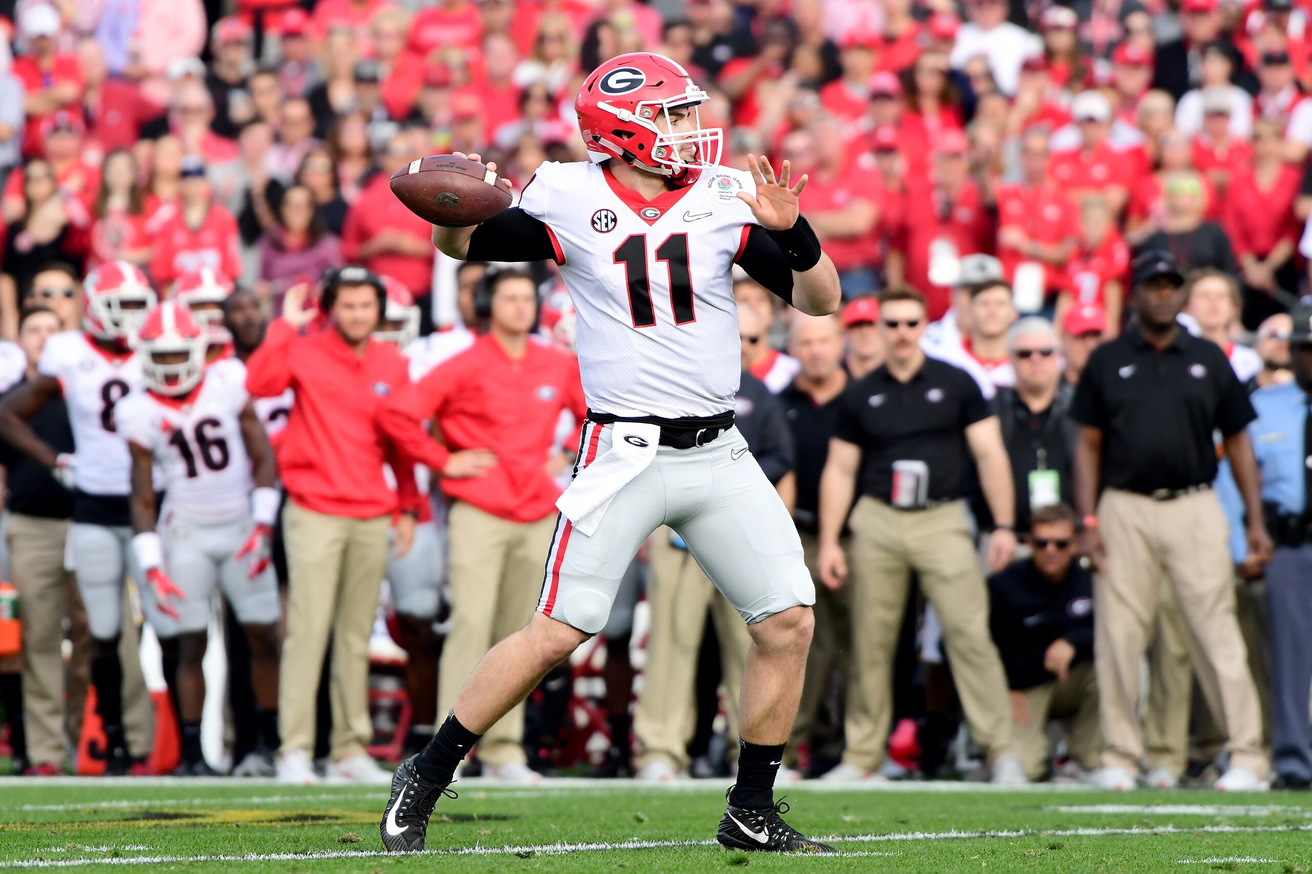 PASADENA, CA - JANUARY 01: Quarterback Jake Fromm #11 of the Georgia Bulldogs looks to pass in the first half against the Oklahoma Sooners in the 2018 College Football Playoff Semifinal at the Rose Bowl Game presented by Northwestern Mutual at the Rose B PASADENA, CA - JANUARY 01: Quarterback Jake Fromm #11 of the Georgia Bulldogs looks to pass in the first half against the Oklahoma Sooners in the 2018 College Football Playoff Semifinal at the Rose Bowl Game presented by Northwestern Mutual at the Rose B