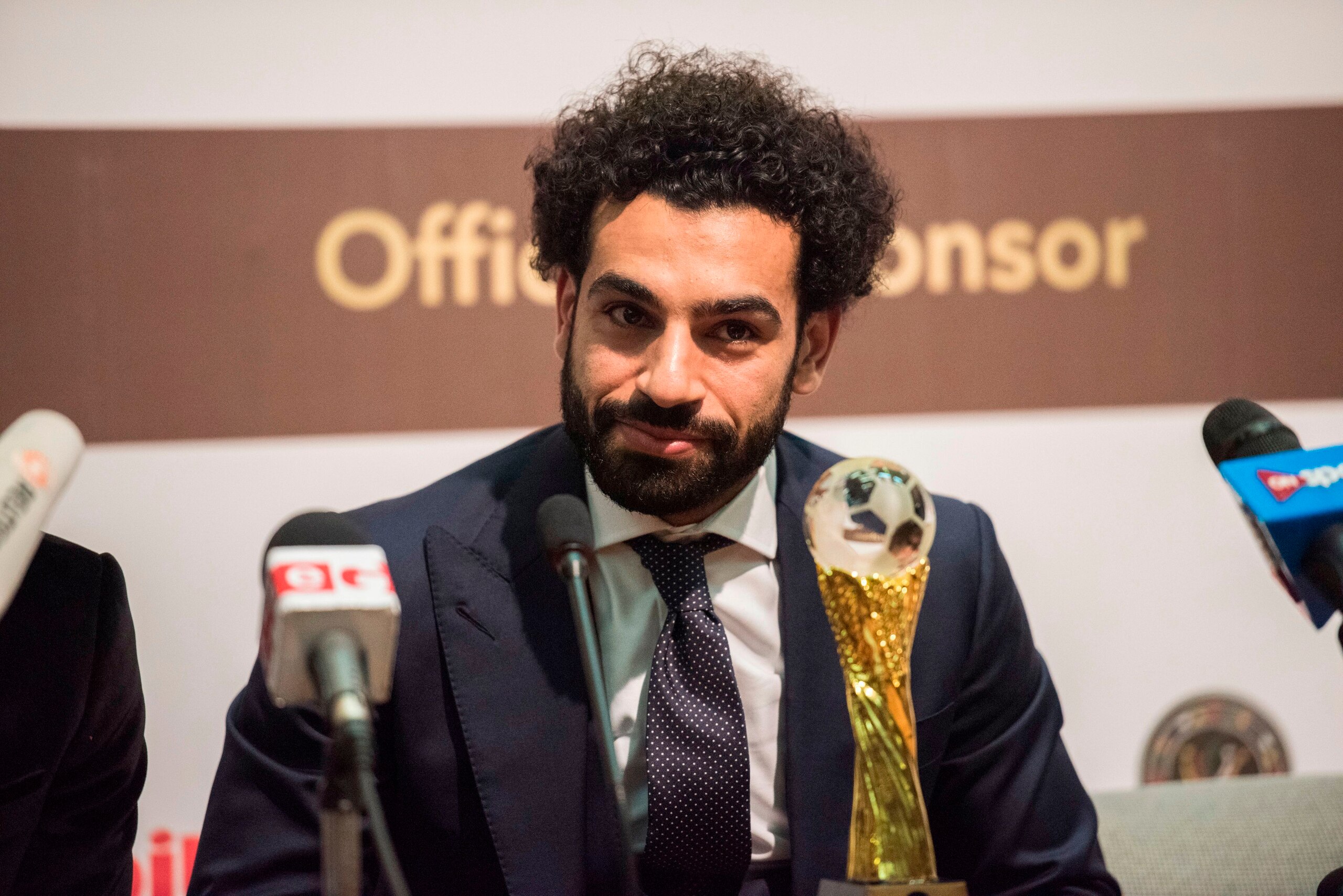 African Footballer of the Year,  Egypt and Liverpool striker Mohammed Salah speaks during a press conference after the CAF awards at the Accra International Press Conference in Accra, on January 4, 2018. / AFP PHOTO / CRISTINA ALDEHUELA        (Photo cred