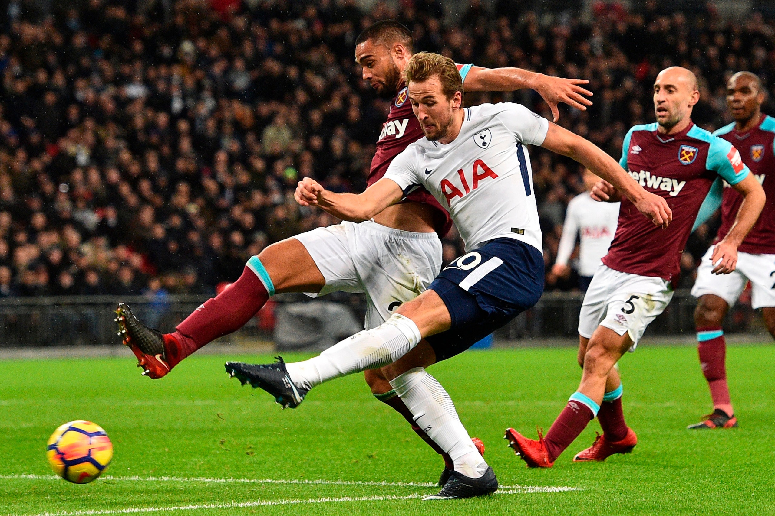 Tottenham Hotspur's English striker Harry Kane (C) gets a shot away from an offside position during the English Premier League football match between Tottenham Hotspur and West Ham United at Wembley Stadium in London, on January 4, 2018. / AFP PHOTO / Gly