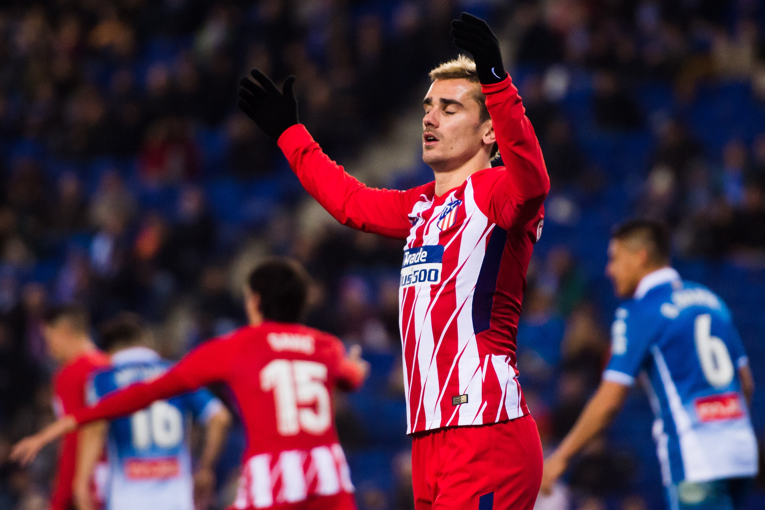 BARCELONA , SPAIN - DECEMBER 22: Antoine Griezmann of Atletico de Madrid reacts during the La Liga match between Espanyol and Atletico Madrid at RCDE Stadium on December 22, 2017 in Barcelona, Spain. (Photo by Alex Caparros/Getty Images) BARCELONA , SPAIN - DECEMBER 22: Antoine Griezmann of Atletico de Madrid reacts during the La Liga match between Espanyol and Atletico Madrid at RCDE Stadium on December 22, 2017 in Barcelona, Spain. (Photo by Alex Caparros/Getty Images)