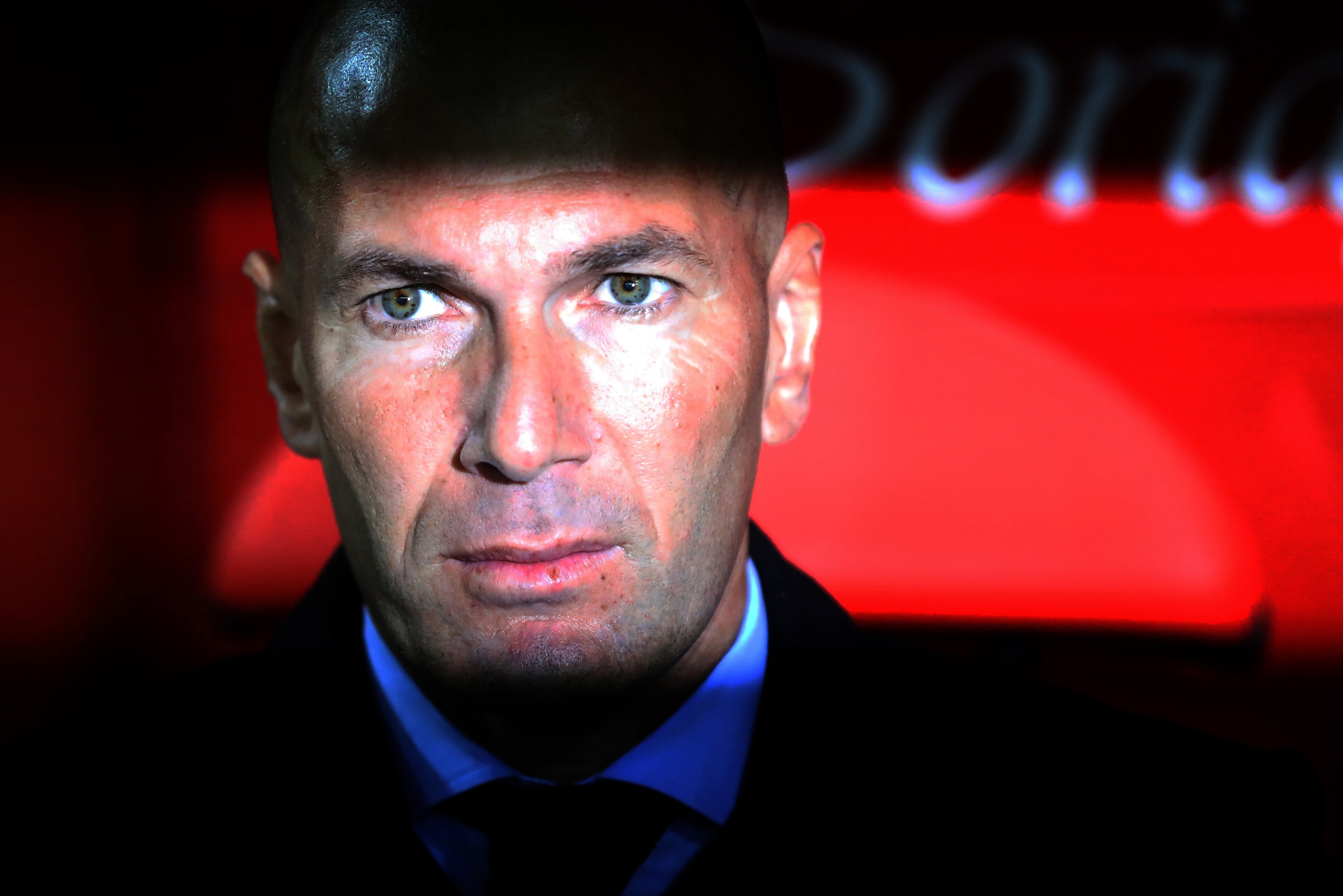 Real Madrid's French coach Zinedine Zidane looks on from the bench before the Spanish Copa del Rey (King's Cup) football match CD Numancia vs Real Madrid CF at the 'Nuevo Estadio Los Pajaritos' stadium in Soria on January 4, 2018. / AFP PHOTO / CESAR MANS