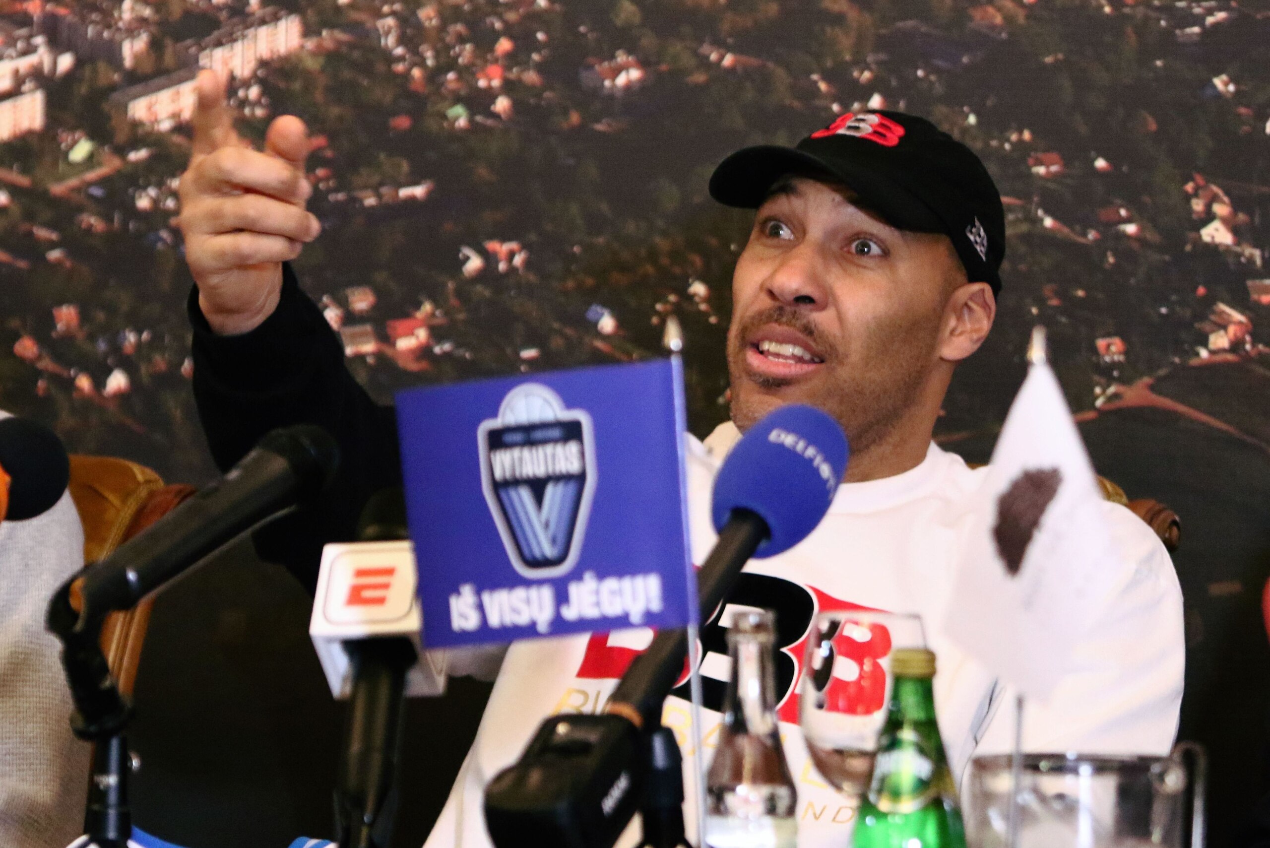 Los Angeles entrepreneur LaVar Ball addresses a press conference in Prienai, Lithuania, where his sons LaMelo Ball, LiAngelo Ball will play for the Vytautas club on January 5, 2018.
Basketball-crazed Lithuania welcomed LiAngelo and LaMelo Ball, the two yo
