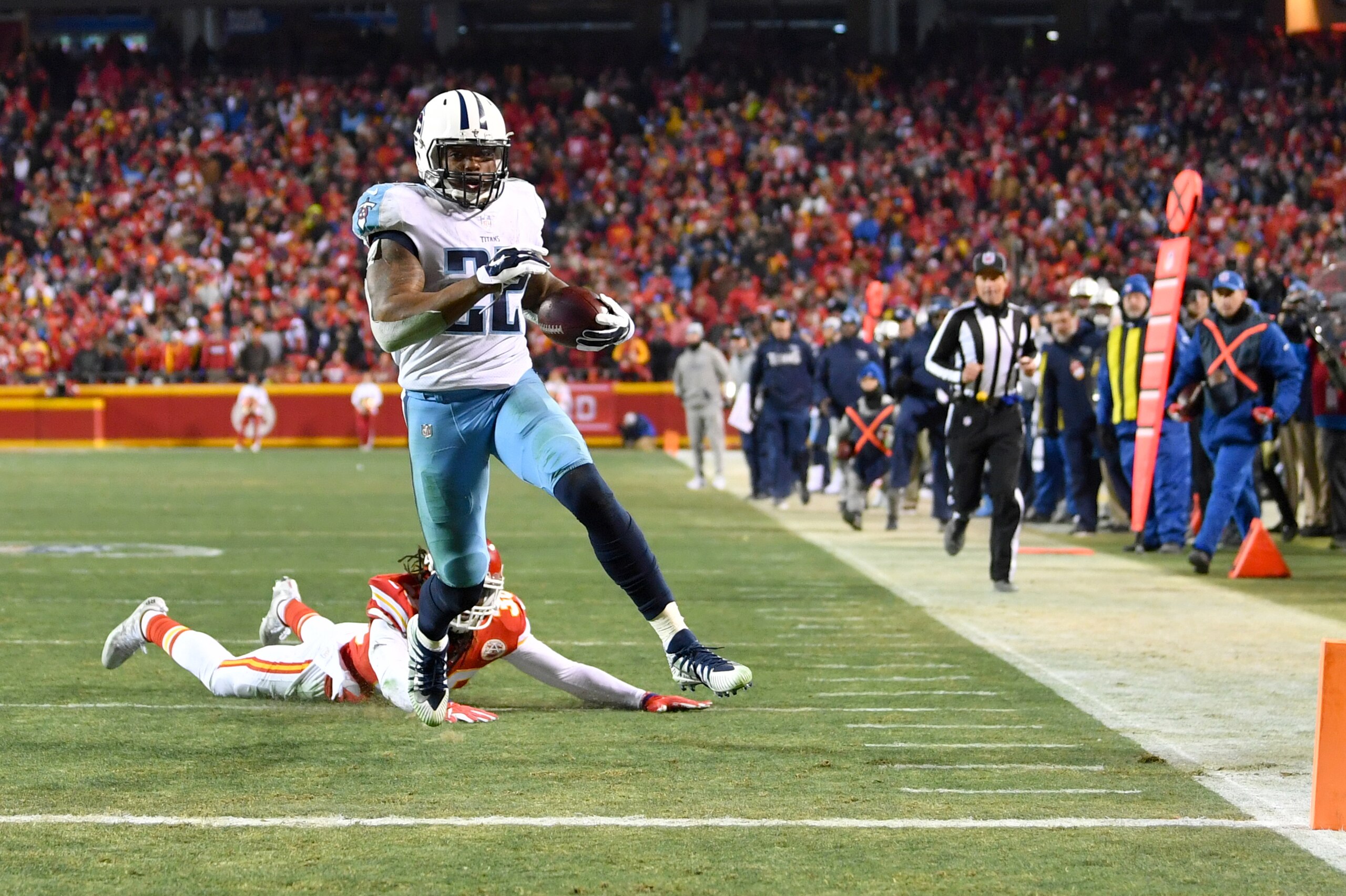 KANSAS CITY, MO - JANUARY 6: Running back Derrick Henry #22 of the Tennessee Titans breaks free from the tackle attempt of free safety Ron Parker #38 of the Kansas City Chiefs on his way to scoring a fourth quarter touchdown during the AFC Wild Card Playo