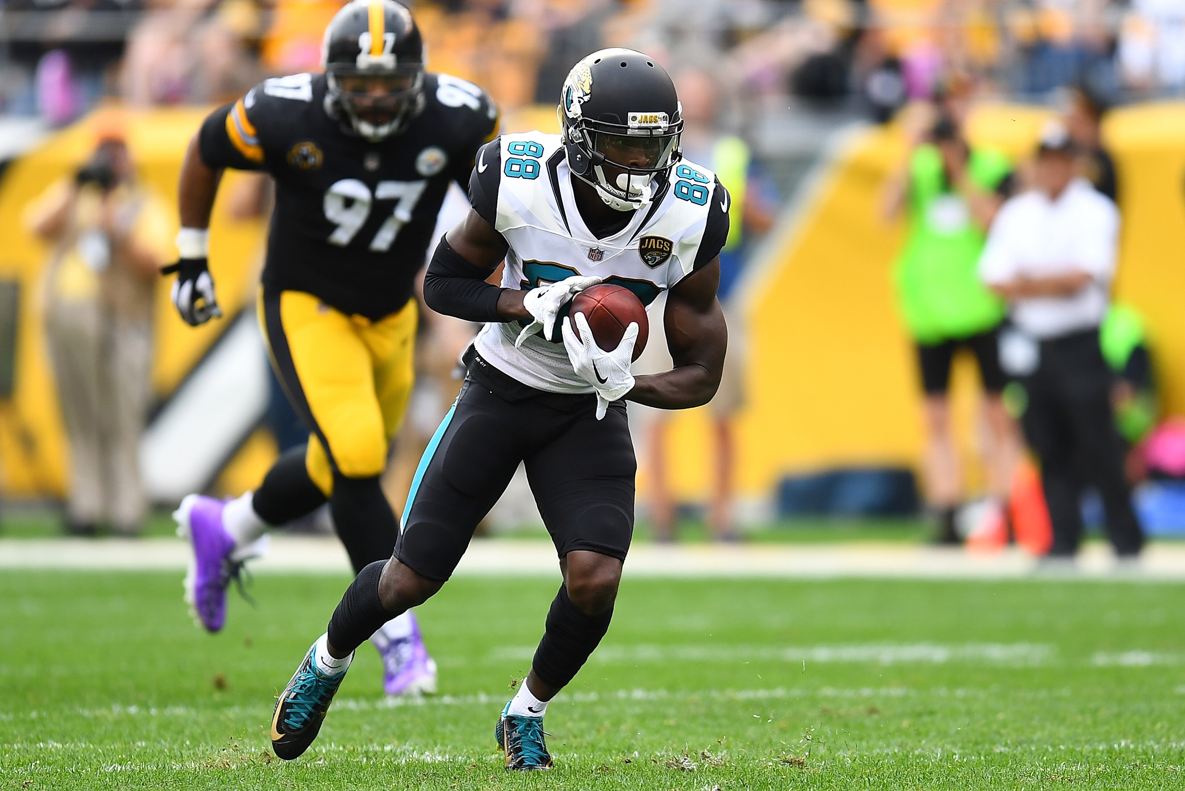 PITTSBURGH, PA - OCTOBER 08:  Allen Hurns #88 of the Jacksonville Jaguars in action during the game against the Pittsburgh Steelers at Heinz Field on October 8, 2017 in Pittsburgh, Pennsylvania. (Photo by Joe Sargent/Getty Images) *** Local Caption ***