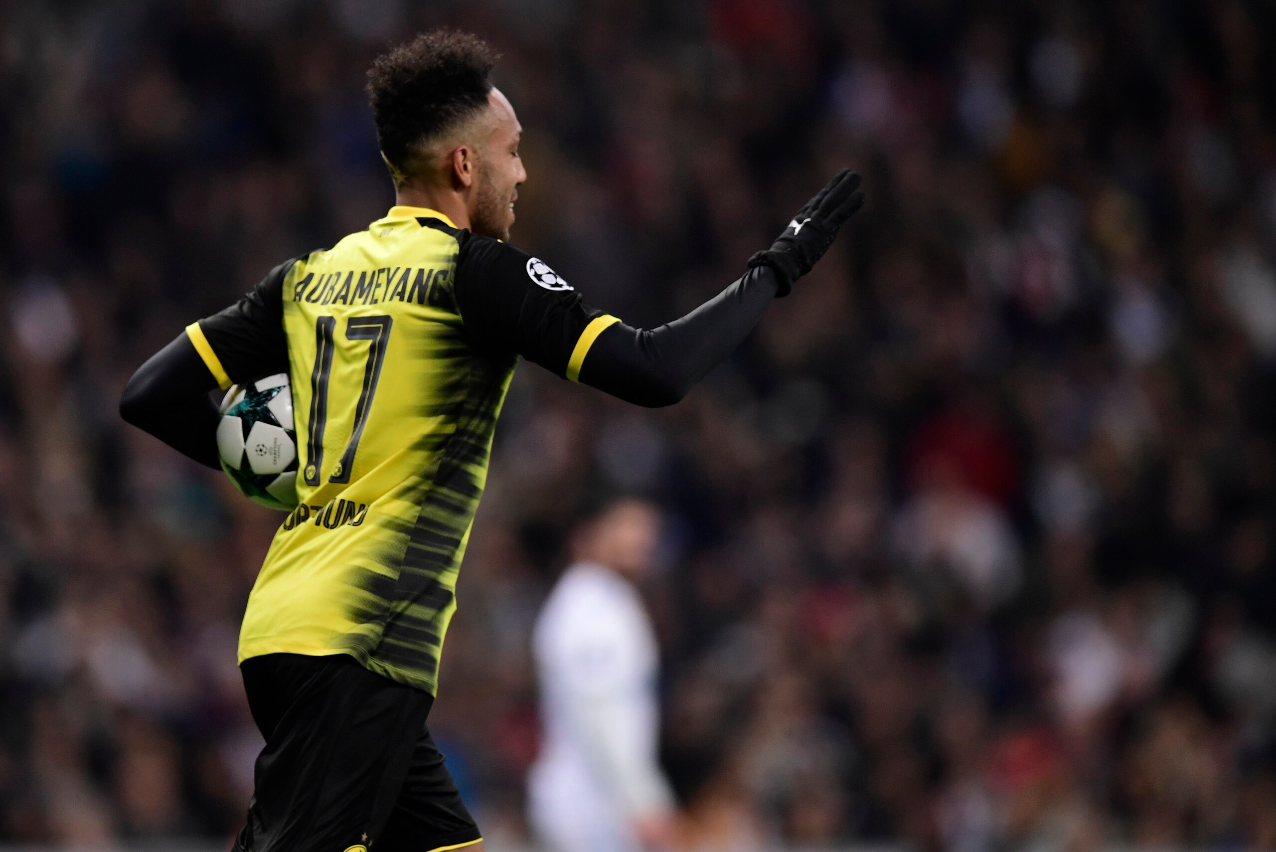Dortmund's Gabonese forward Pierre-Emerick Aubameyang celebrates a goal during the UEFA Champions League group H football match Real Madrid CF vs Borussia Dortmund at the Santiago Bernabeu stadium in Madrid on December 6, 2017. / AFP PHOTO / JAVIER SORIAN