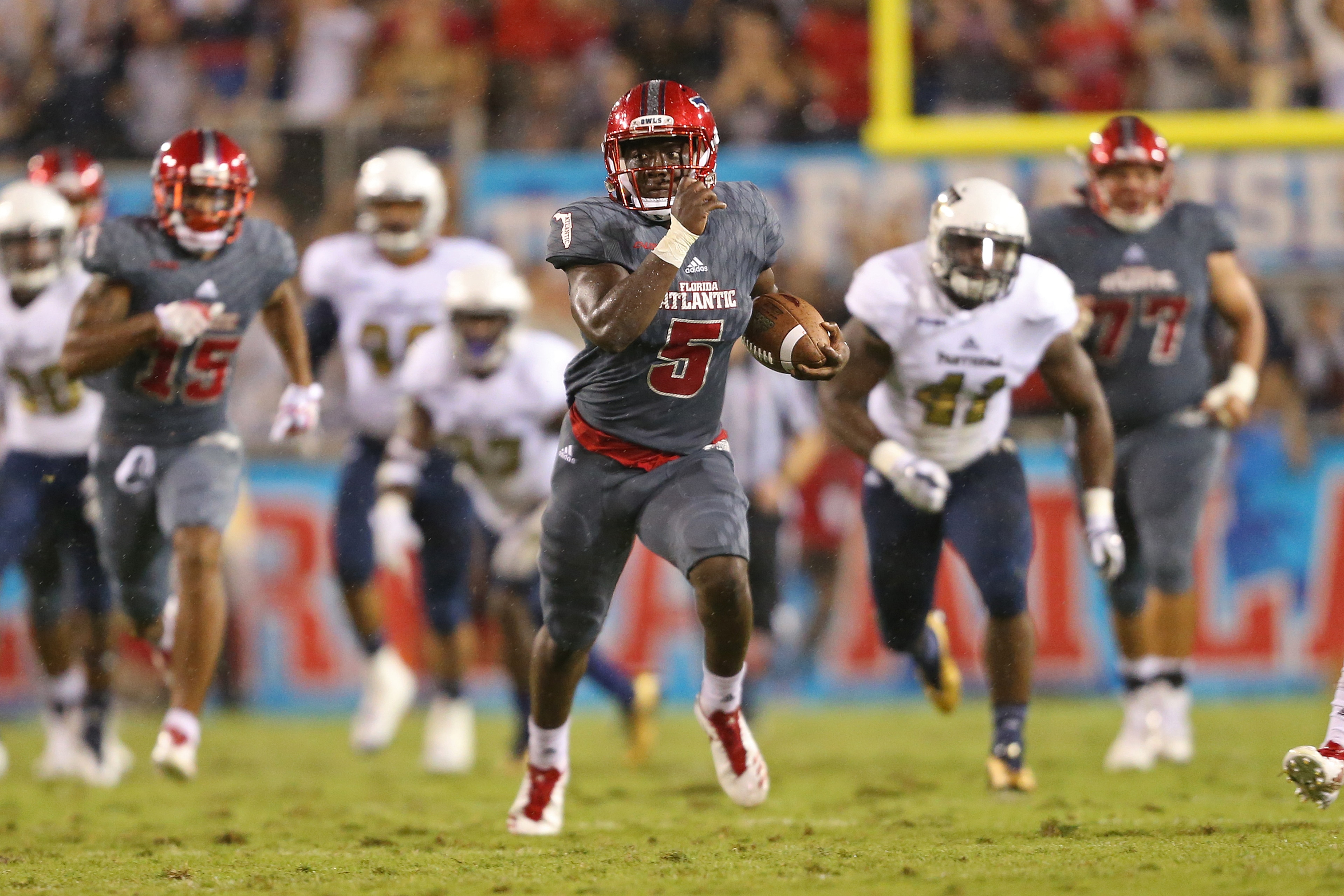 BOCA RATON, FL - NOVEMBER 18: Devin Singletary #5 of the Florida Atlantic Owls runs for a touchdown against the Florida International Golden Panthers at FAU Stadium on November 18, 2017 in Boca Raton, Florida. (Photo by Joel Auerbach/Getty Images)