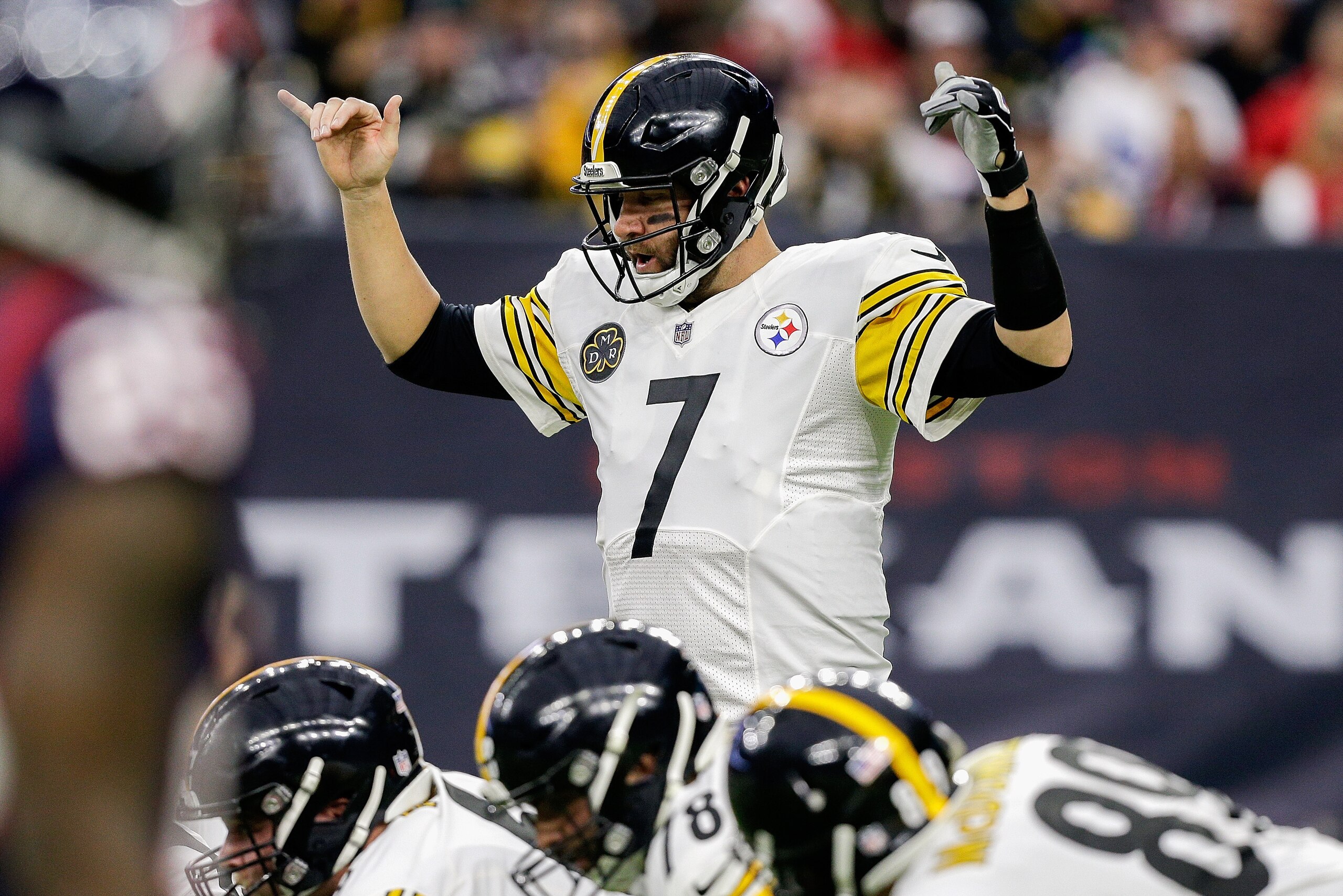 HOUSTON, TX - DECEMBER 25:  Ben Roethlisberger #7 of the Pittsburgh Steelers calls out a play  during game action at NRG Stadium on December 25, 2017 in Houston, Texas. The Pittsburgh Steelers defeated the Houston Texans 34-6. (Photo by Bob Levey/Getty Im