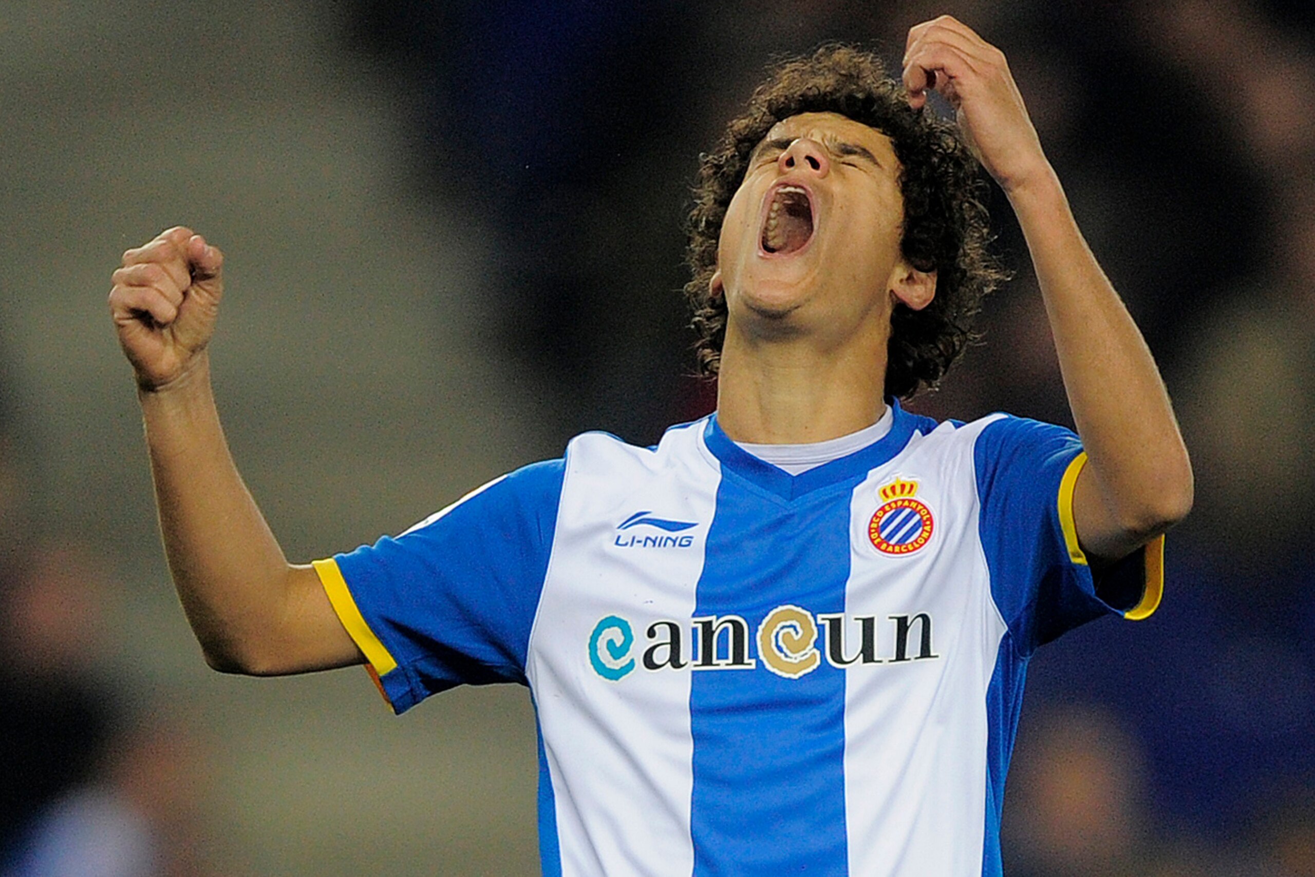 Espanyol's Brazilian forward Phillippe Coutinho Correia reacts on February 25, 2012 during a Spanish league football match against Levante UD at the Cornella-El Prat stadium in Cornella.   AFP PHOTO/ JOSEP LAGO (Photo credit should read JOSEP LAGO/AFP/Get