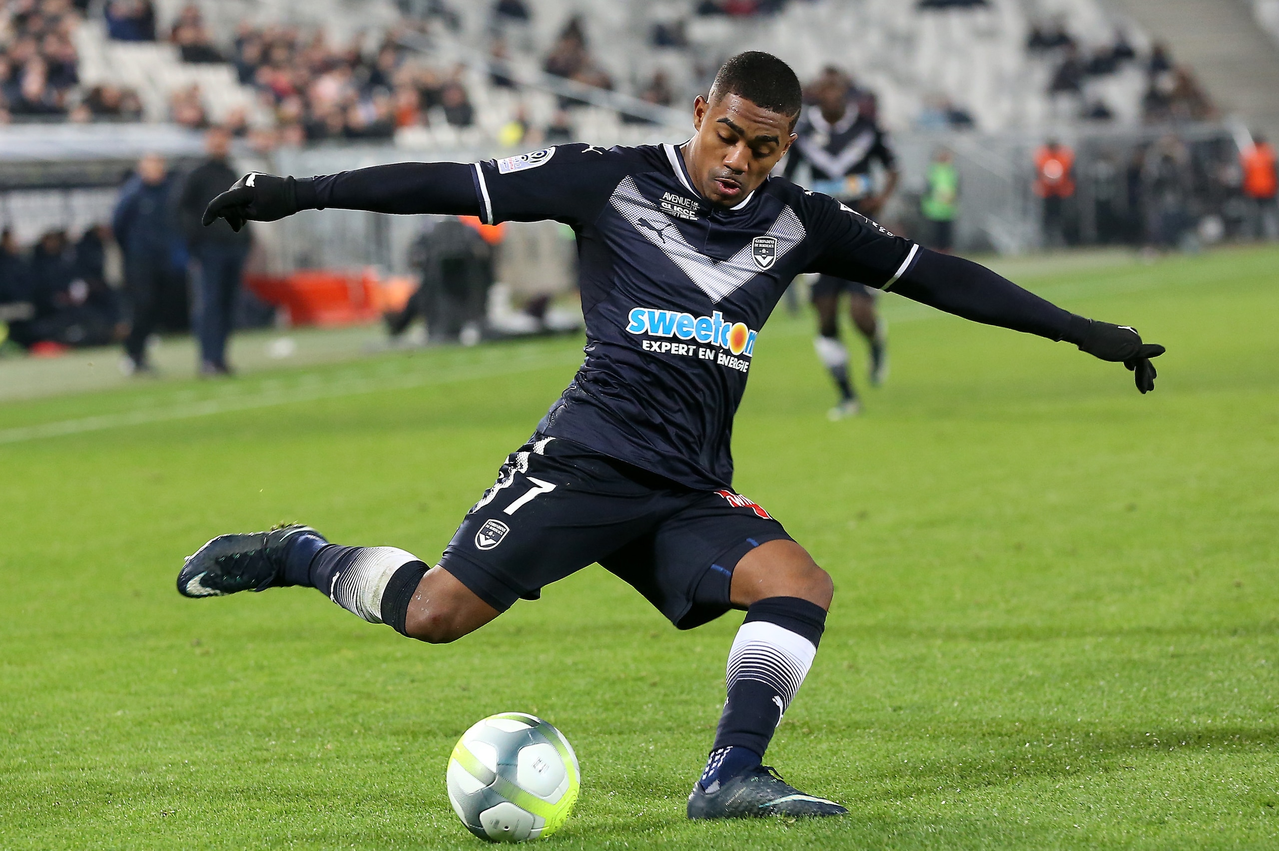 BORDEAUX, FRANCE - DECEMBER 21:  Malcom of Bordeaux in action during the Ligue 1 match between FC Girondins de Bordeaux and Montpellier Herault SC at Stade Matmut Atlantique on December 21, 2017 in Bordeaux, .  (Photo by Romain Perrocheau/Getty Images)