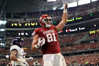 ARLINGTON, TX - DECEMBER 02:  Mark Andrews #81 of the Oklahoma Sooners makes a touchdown pass reception in the second quarter against the TCU Horned Frogs during Big 12 Championship at AT&T Stadium on December 2, 2017 in Arlington, Texas.  (Photo by Ronal