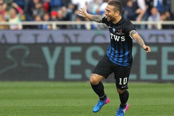 BERGAMO, ITALY - MARCH 19:  Alejandro Dario Gomez of Atalanta BC celebrates after scoring the opening goal during the Serie A match between Atalanta BC and Pescara Calcio at Stadio Atleti Azzurri d'Italia on March 19, 2017 in Bergamo, Italy.  (Photo by Ma