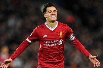 Liverpool's Brazilian midfielder Philippe Coutinho celebrates scoring the opening goal of the English Premier League football match between Liverpool and Swansea City at Anfield in Liverpool, north west England on December 26, 2017. / AFP PHOTO / Paul ELL