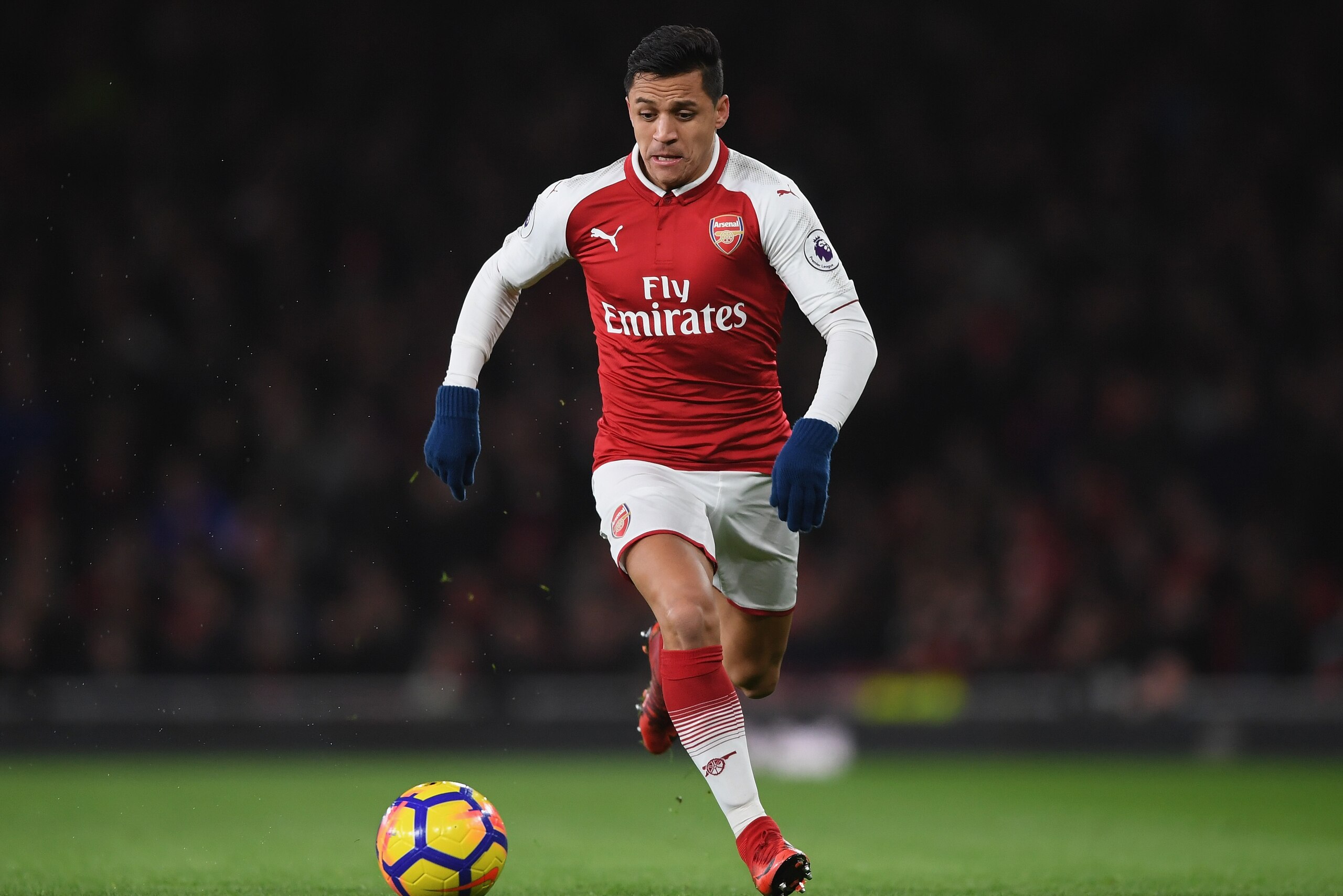 LONDON, ENGLAND - JANUARY 03:  Alexis Sanchez of Arsenal runs with ball during the Premier League match between Arsenal and Chelsea at Emirates Stadium on January 3, 2018 in London, England.  (Photo by Shaun Botterill/Getty Images)