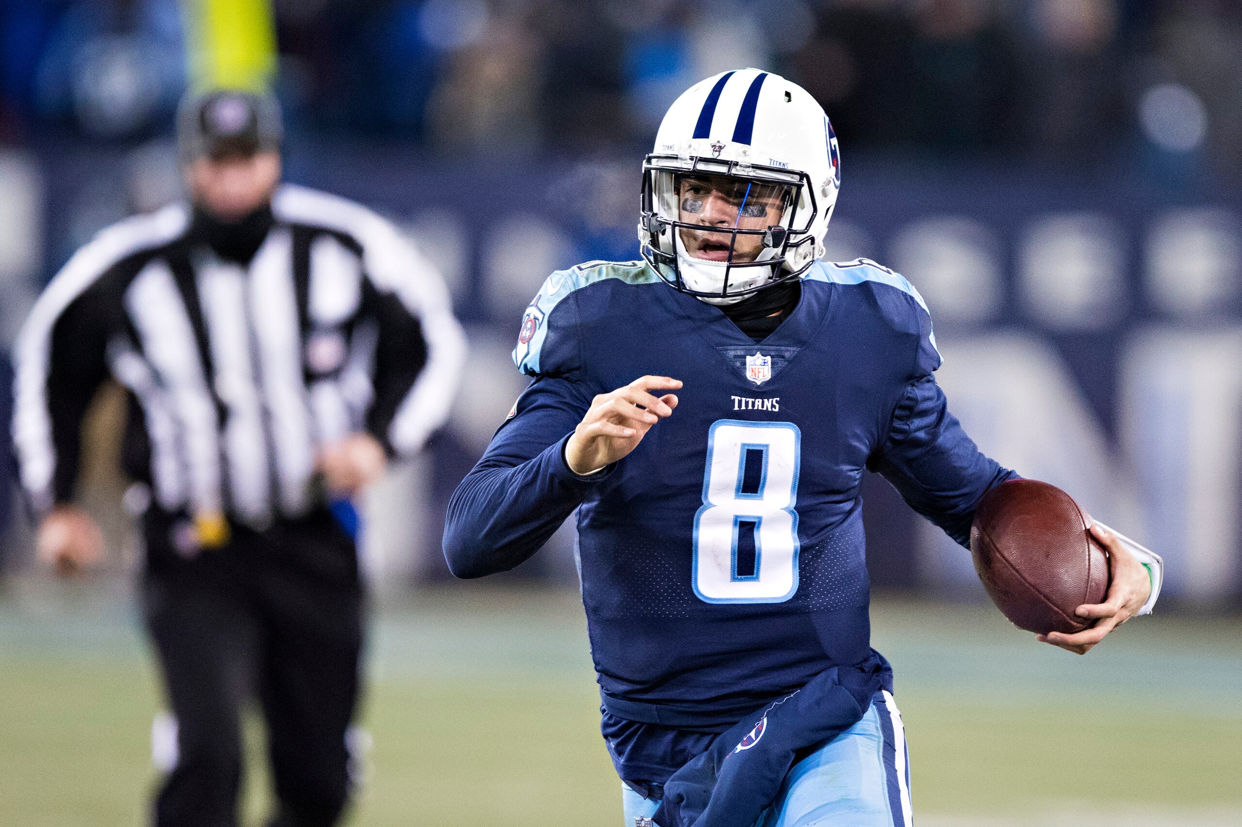 NASHVILLE, TN - DECEMBER 31:  Marcus Mariota #8 of the Tennessee Titans runs the ball during a game against the Jacksonville Jaguars at Nissan Stadium on December 31, 2017 in Nashville, Tennessee.  The Titans defeated the Jaguars 15-10.  (Photo by Wesley 