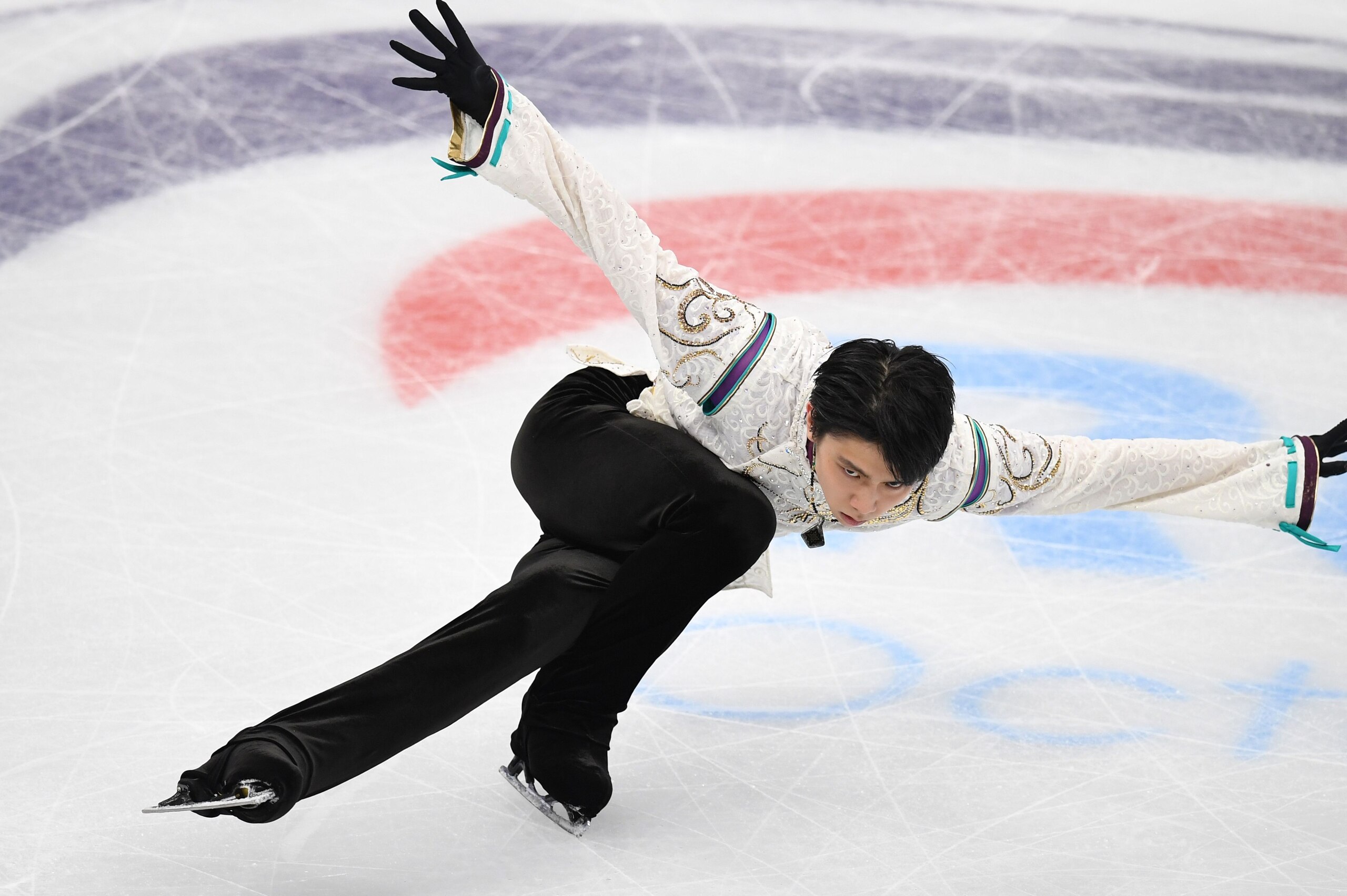 Japanese Yuzuru Hanyu competes during the senior men short program at the ISU Grand Prix Rostelecom Cup, in Moscow, on October 21, 2017. / AFP PHOTO / Yuri KADOBNOV        (Photo credit should read YURI KADOBNOV/AFP/Getty Images)