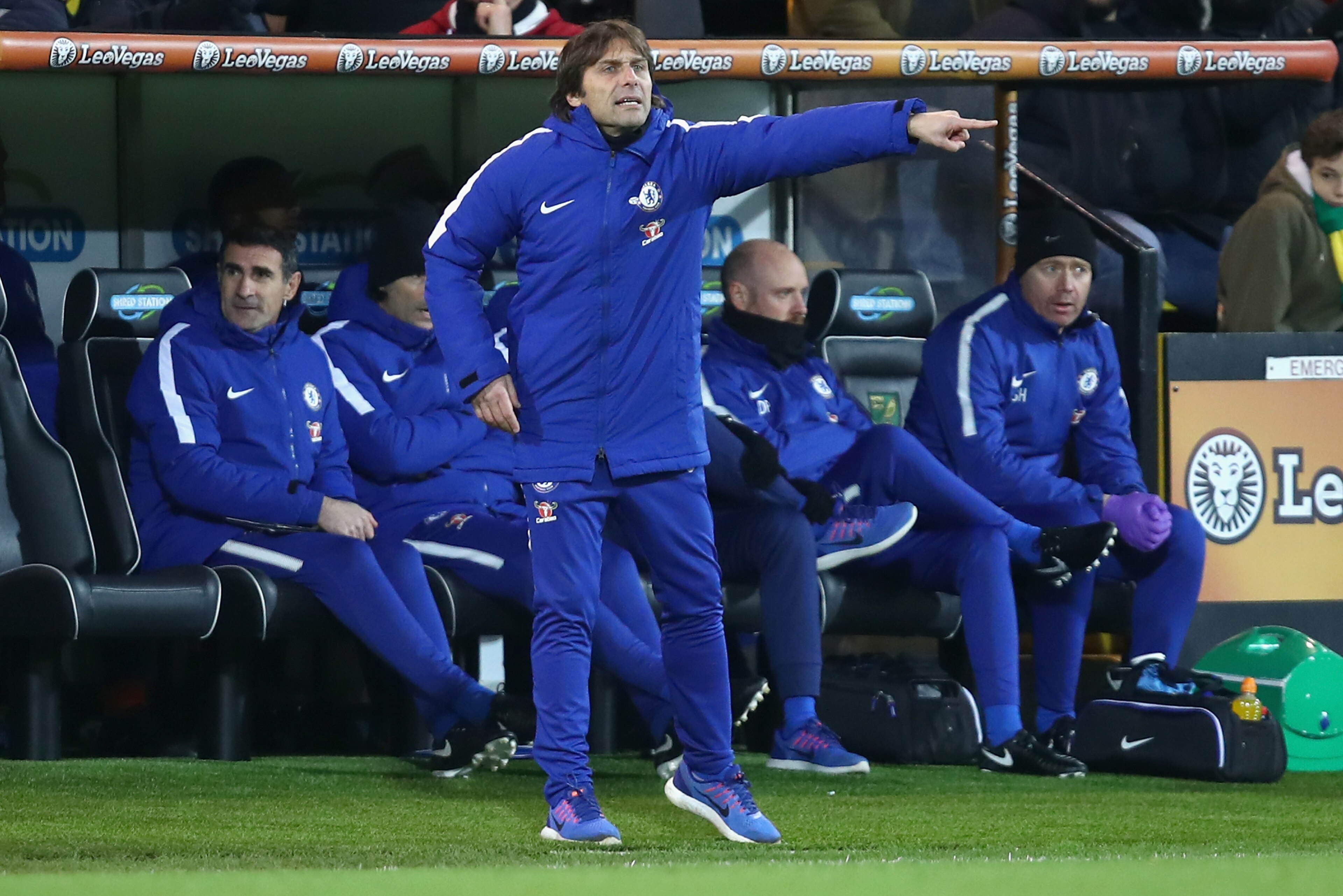 NORWICH, ENGLAND - JANUARY 06: Antonio Conte, Manager of Chelsea gives his team instructions during the The Emirates FA Cup Third Round match between Norwich City and Chelsea at Carrow Road on January 6, 2018 in Norwich, England. (Photo by James Chance/ NORWICH, ENGLAND - JANUARY 06: Antonio Conte, Manager of Chelsea gives his team instructions during the The Emirates FA Cup Third Round match between Norwich City and Chelsea at Carrow Road on January 6, 2018 in Norwich, England. (Photo by James Chance/